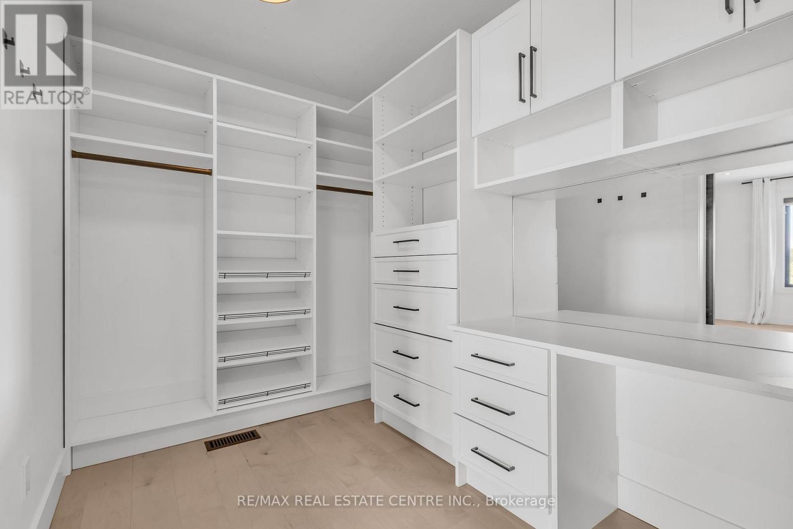 920 Thomas Pedder Court Property Photo 27