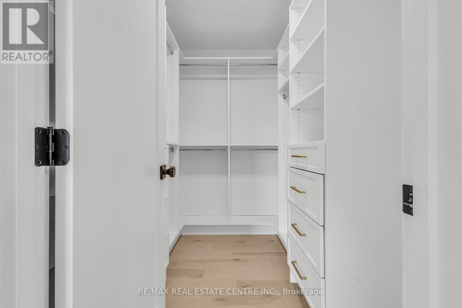 920 Thomas Pedder Court Property Photo 33