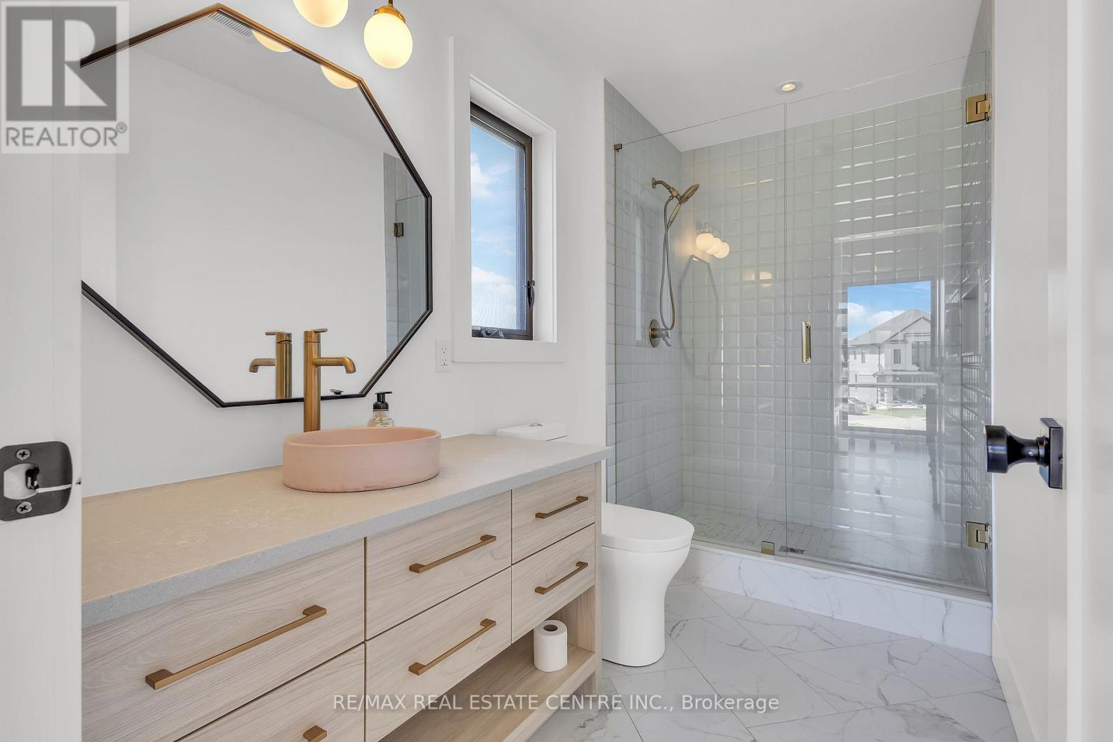 920 Thomas Pedder Court Property Photo 34