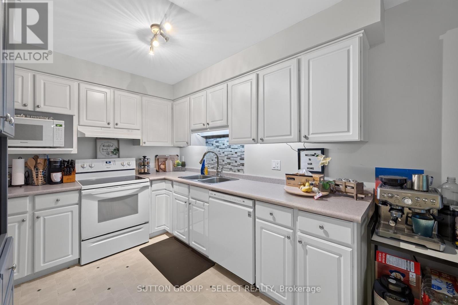 21 - 410 Ambleside Drive Property Photo 3