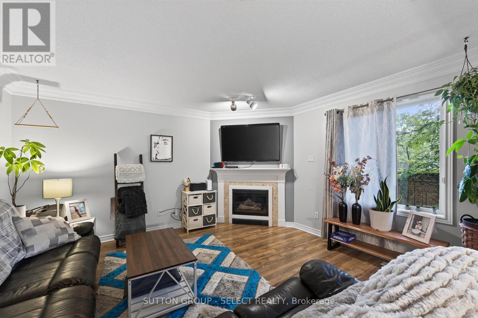 21 - 410 Ambleside Drive Property Photo 7