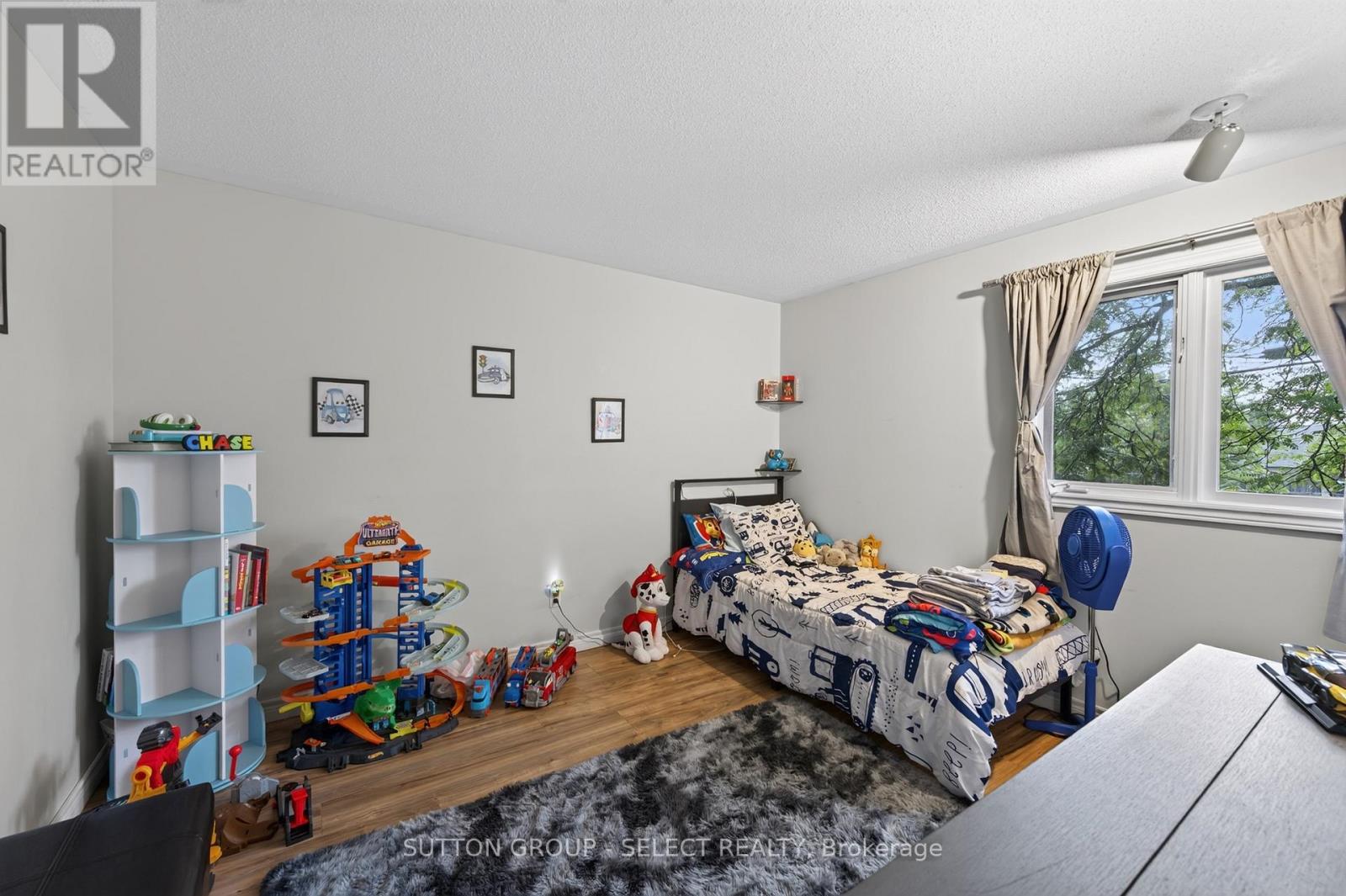21 - 410 Ambleside Drive Property Photo 14