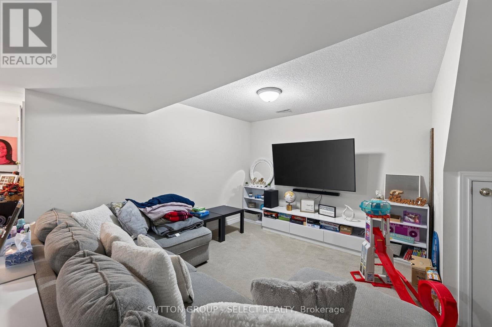 21 - 410 Ambleside Drive Property Photo 16
