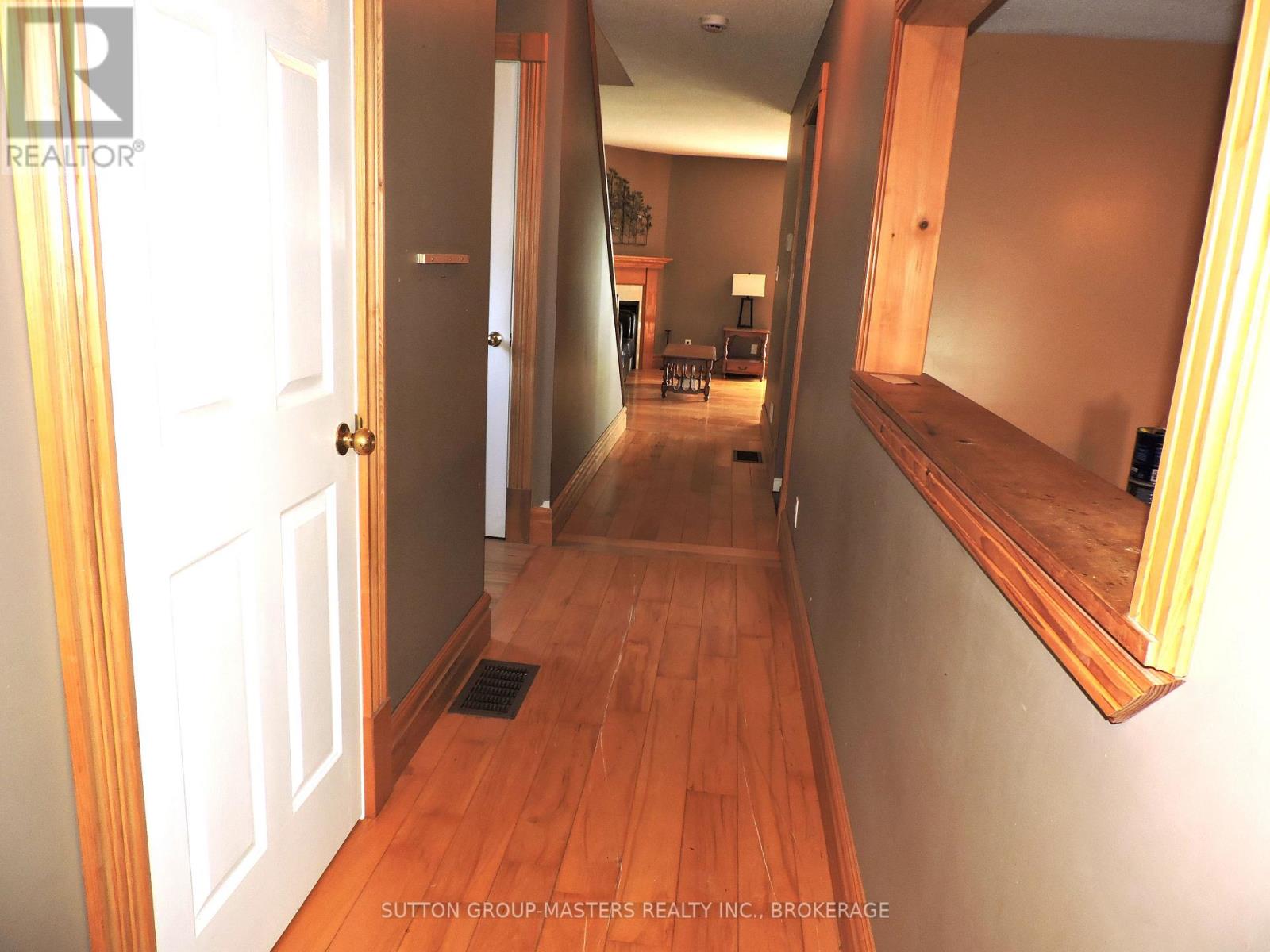 107 Davey Crescent S Property Photo 2