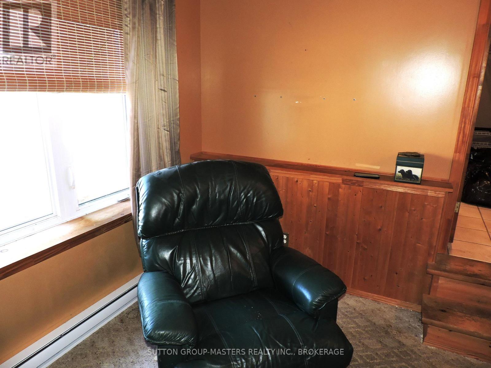 107 Davey Crescent S Property Photo 4