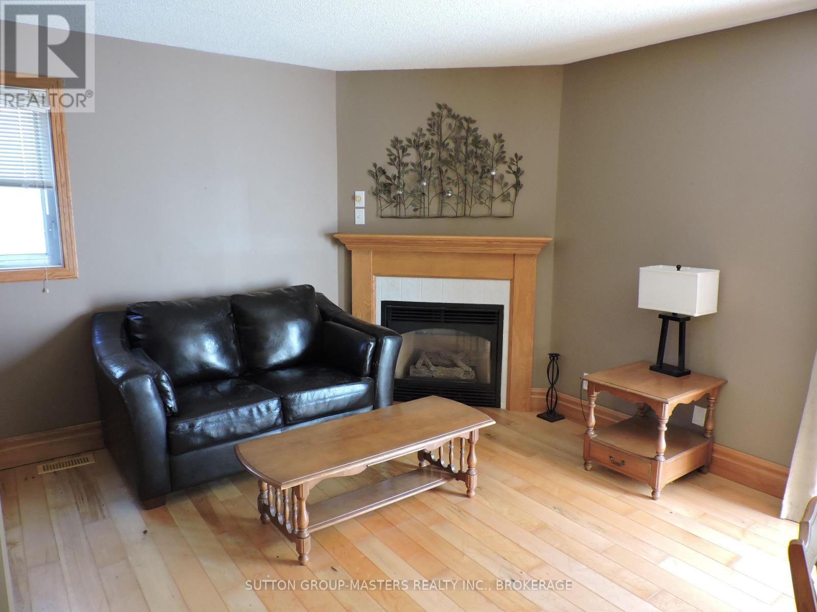 107 Davey Crescent S Property Photo 8