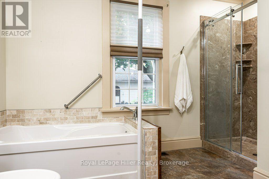 224 Elizabeth Street Property Photo 32