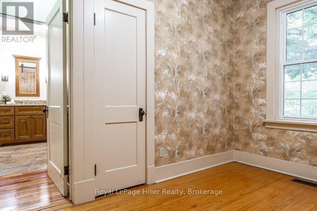 224 Elizabeth Street Property Photo 33