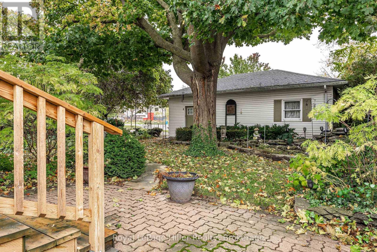 224 Elizabeth Street Property Photo 36
