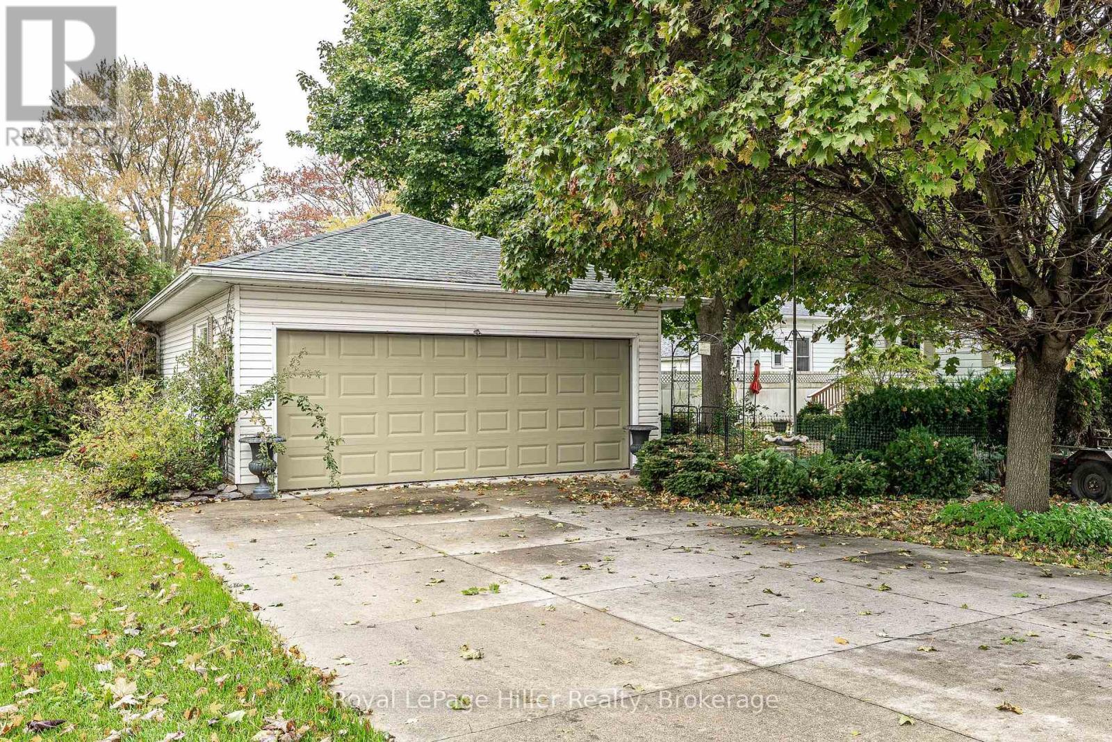 224 Elizabeth Street Property Photo 44