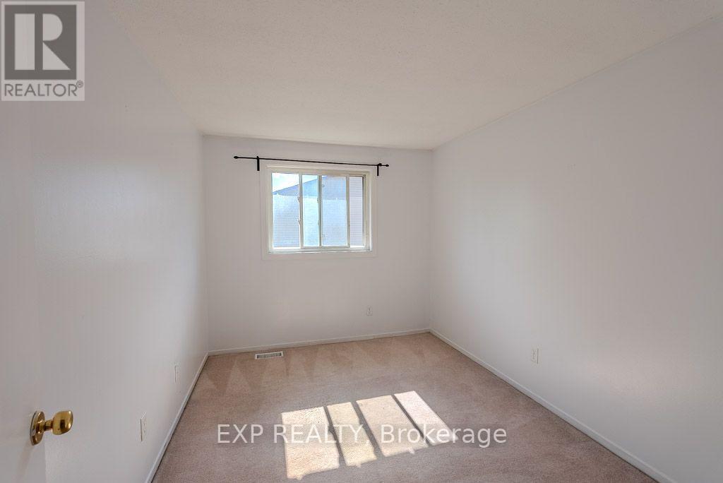 C - 37 Forester Crescent Property Photo 17