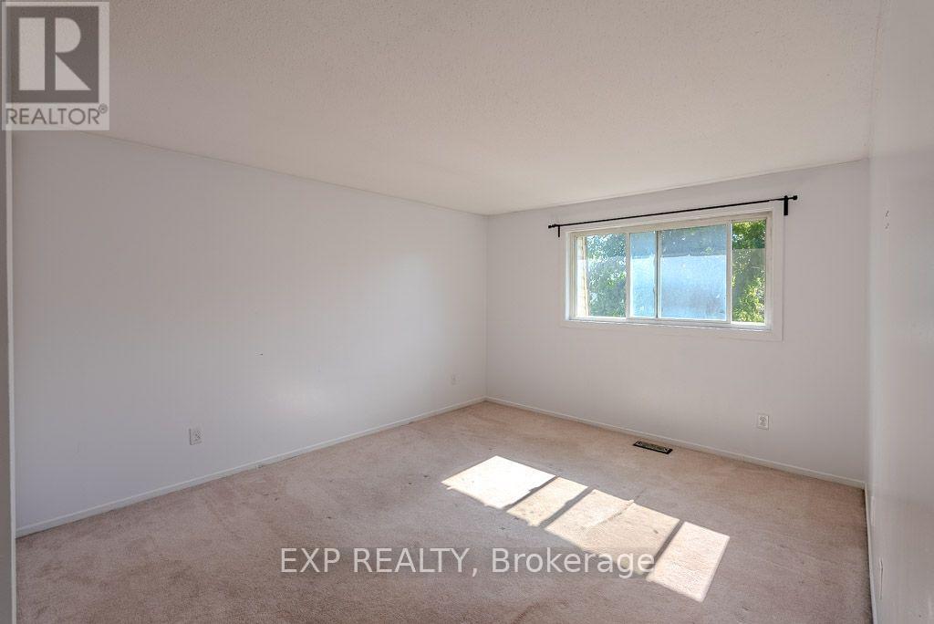 C - 37 Forester Crescent Property Photo 18