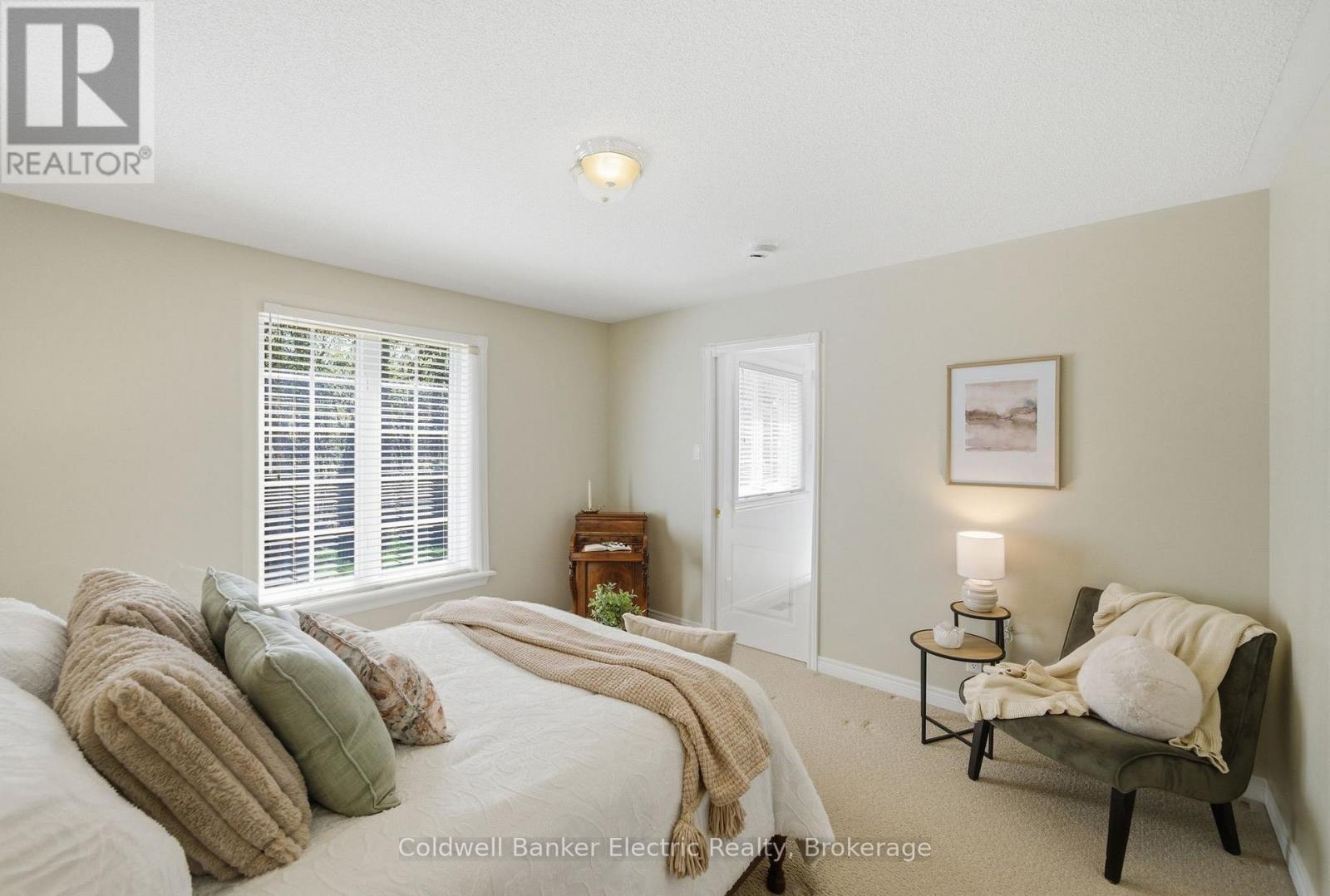 40 - 300 Franmor Drive Property Photo 18