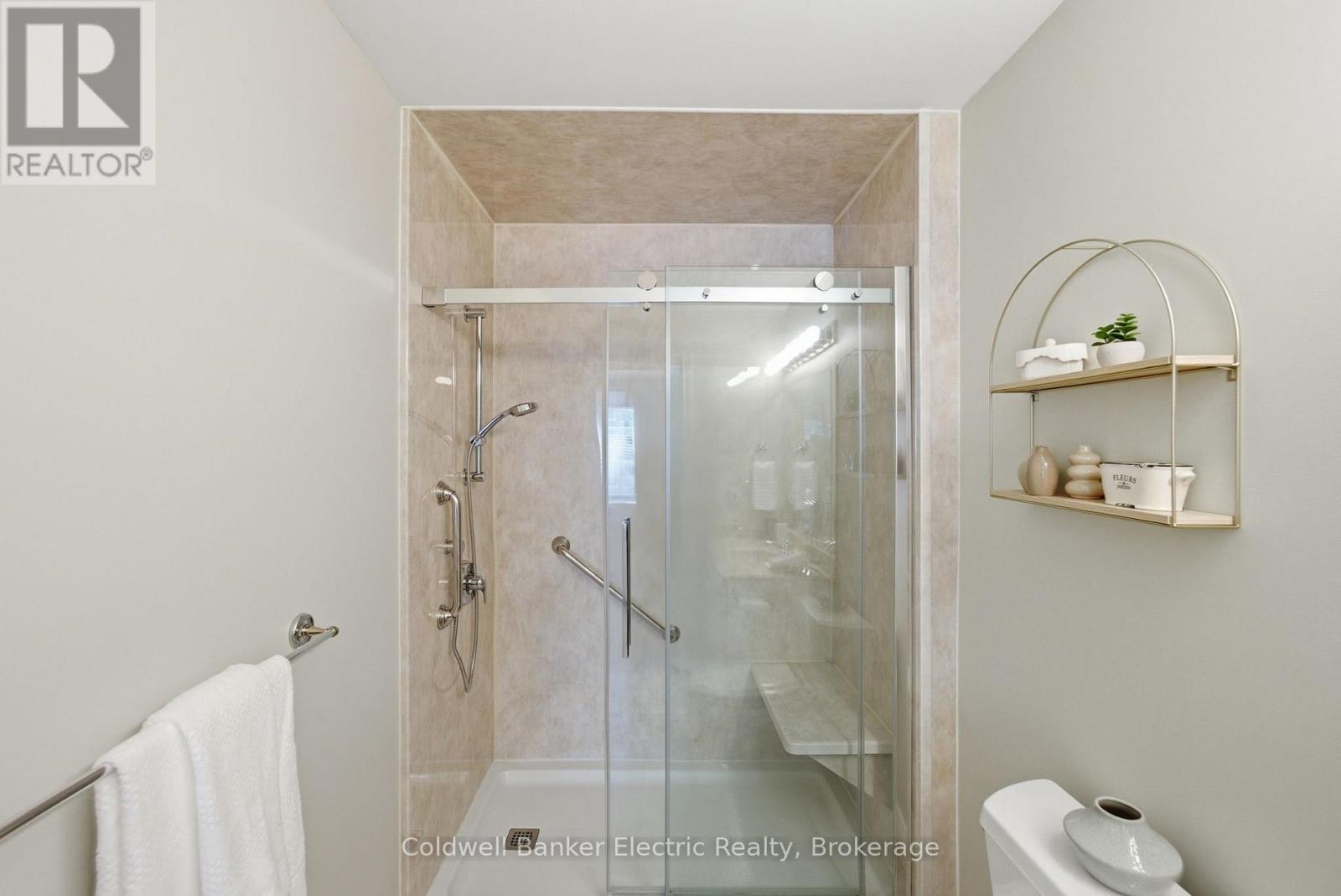 40 - 300 Franmor Drive Property Photo 22