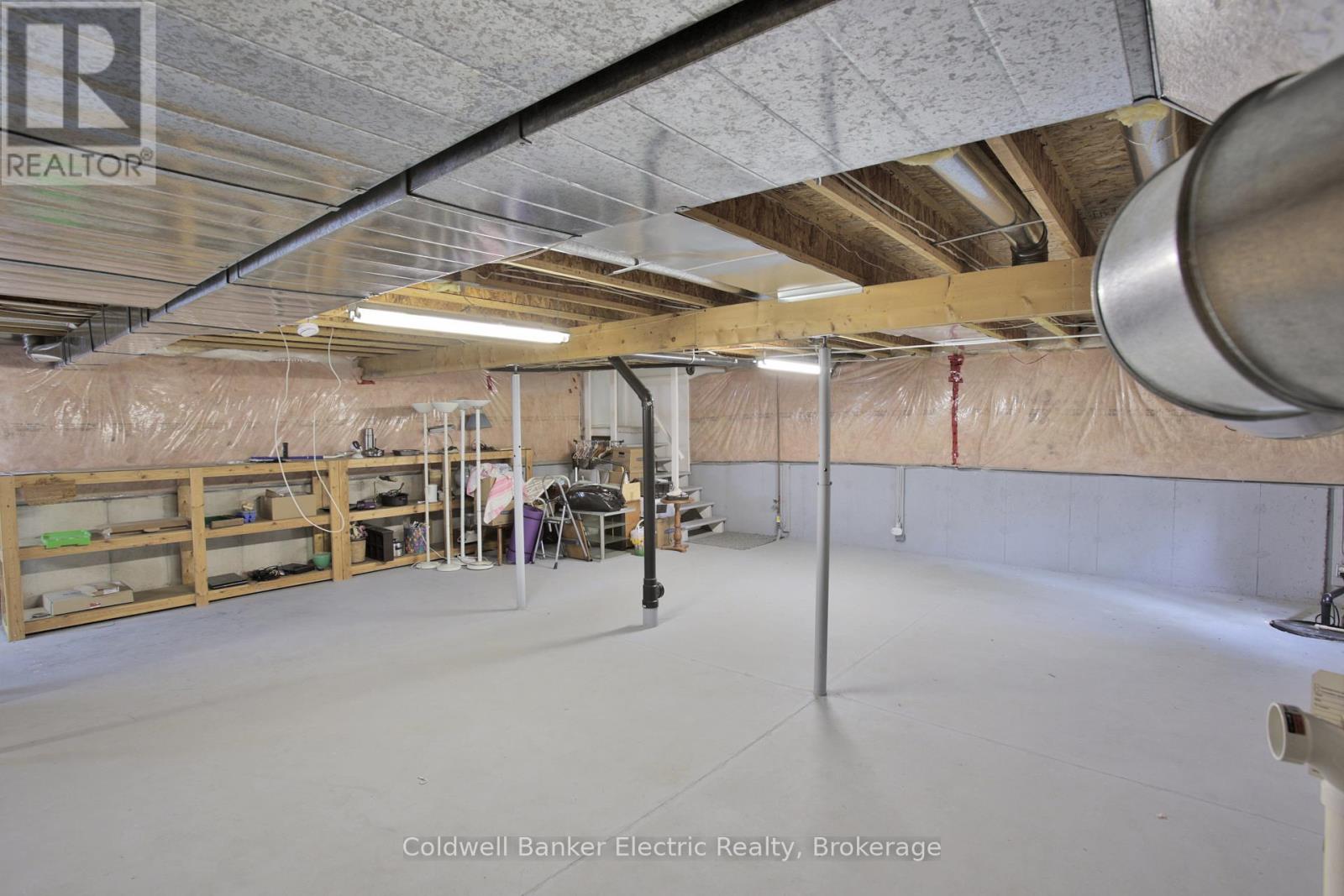 40 - 300 Franmor Drive Property Photo 25