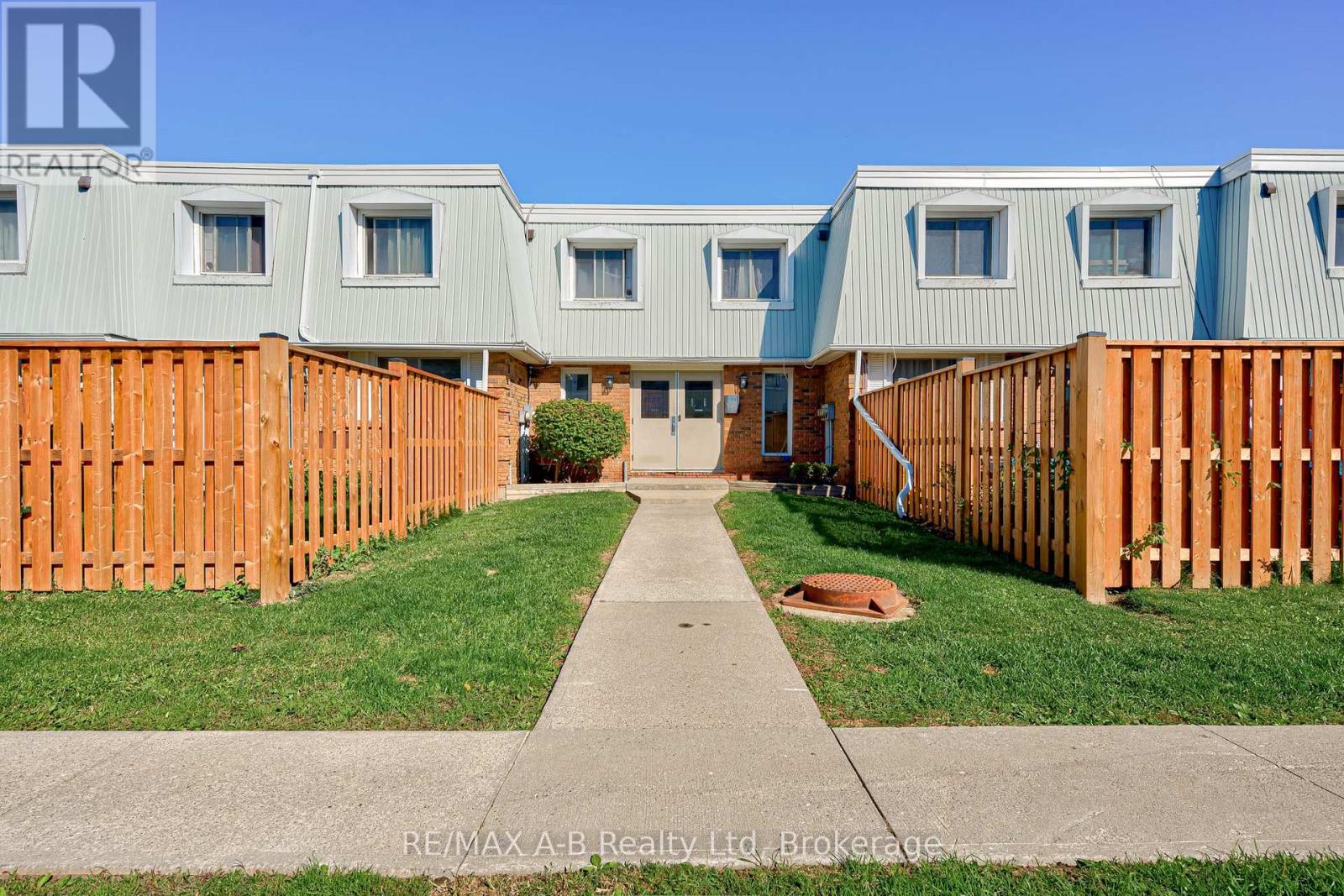 7 - 300 TRAYNOR AVENUE Property Photo 1