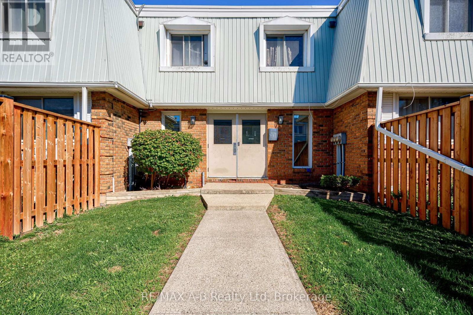 7 - 300 Traynor Avenue Property Photo 3