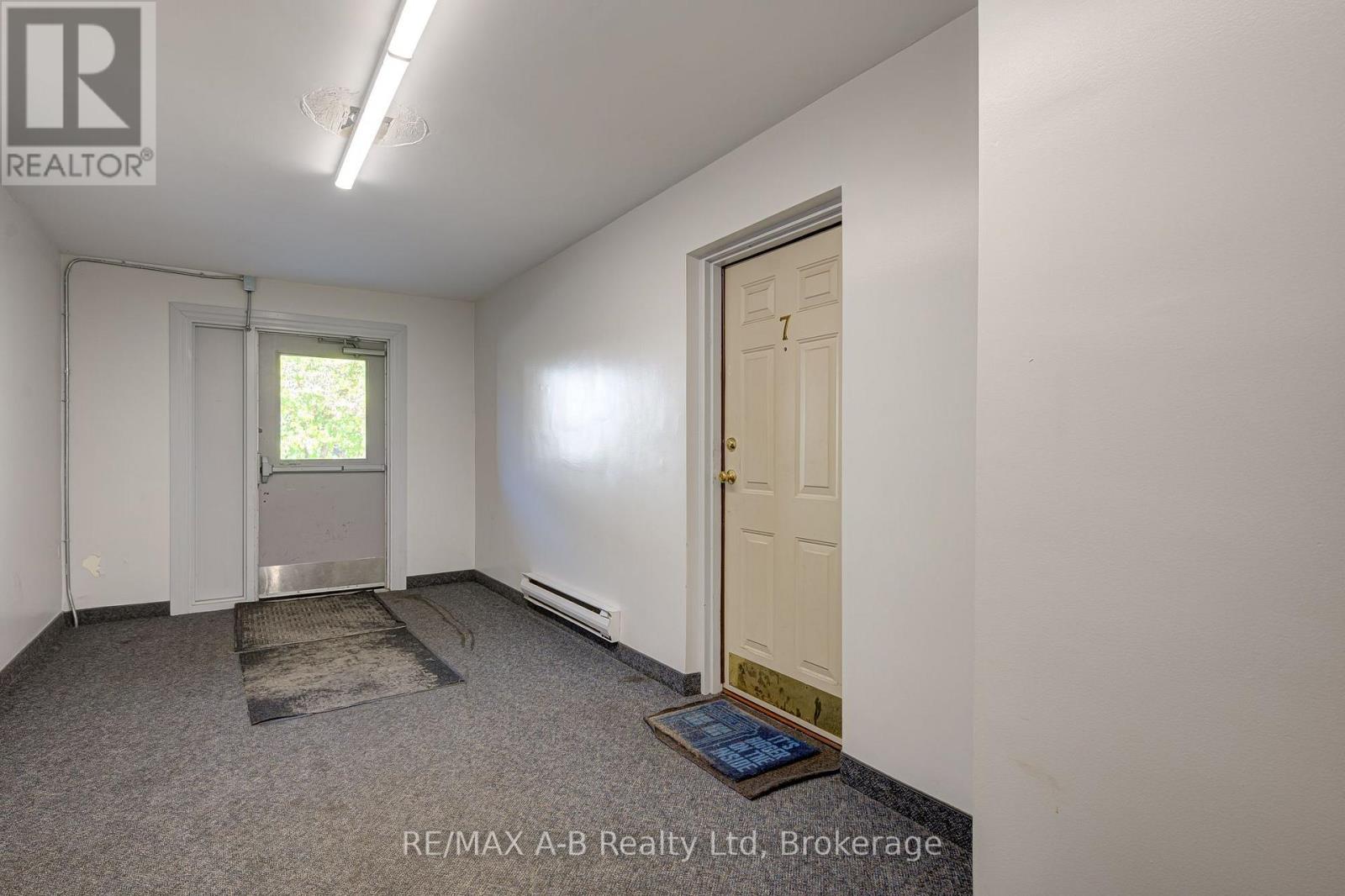 7 - 300 Traynor Avenue Property Photo 4