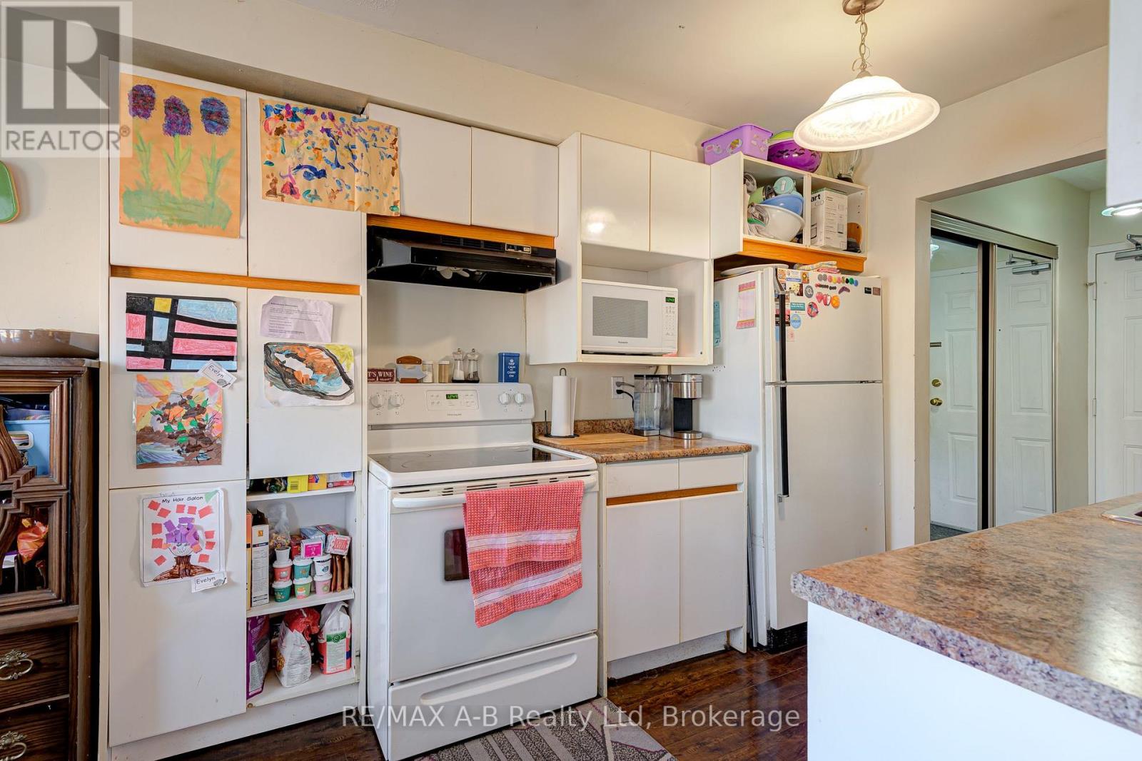 7 - 300 Traynor Avenue Property Photo 11