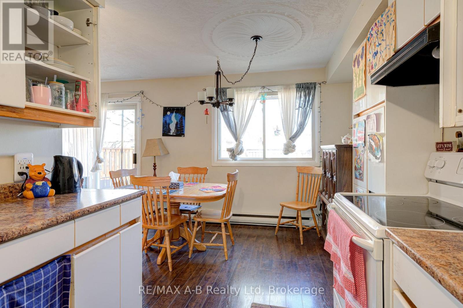 7 - 300 Traynor Avenue Property Photo 13