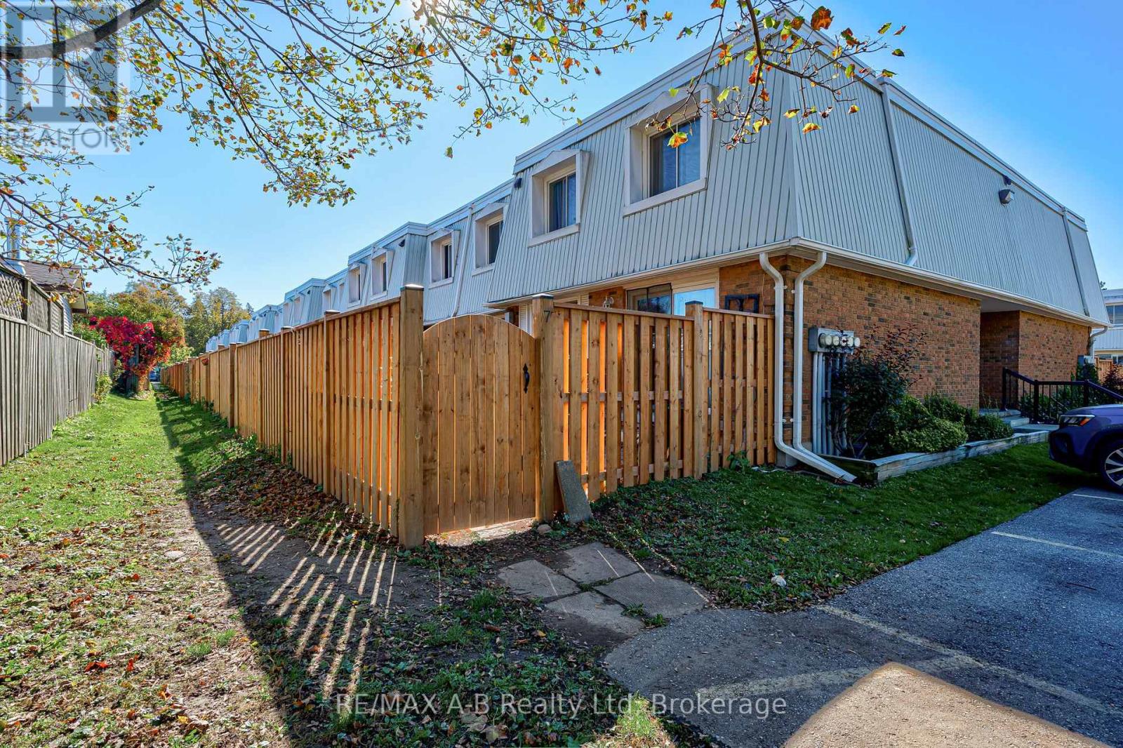 7 - 300 Traynor Avenue Property Photo 35