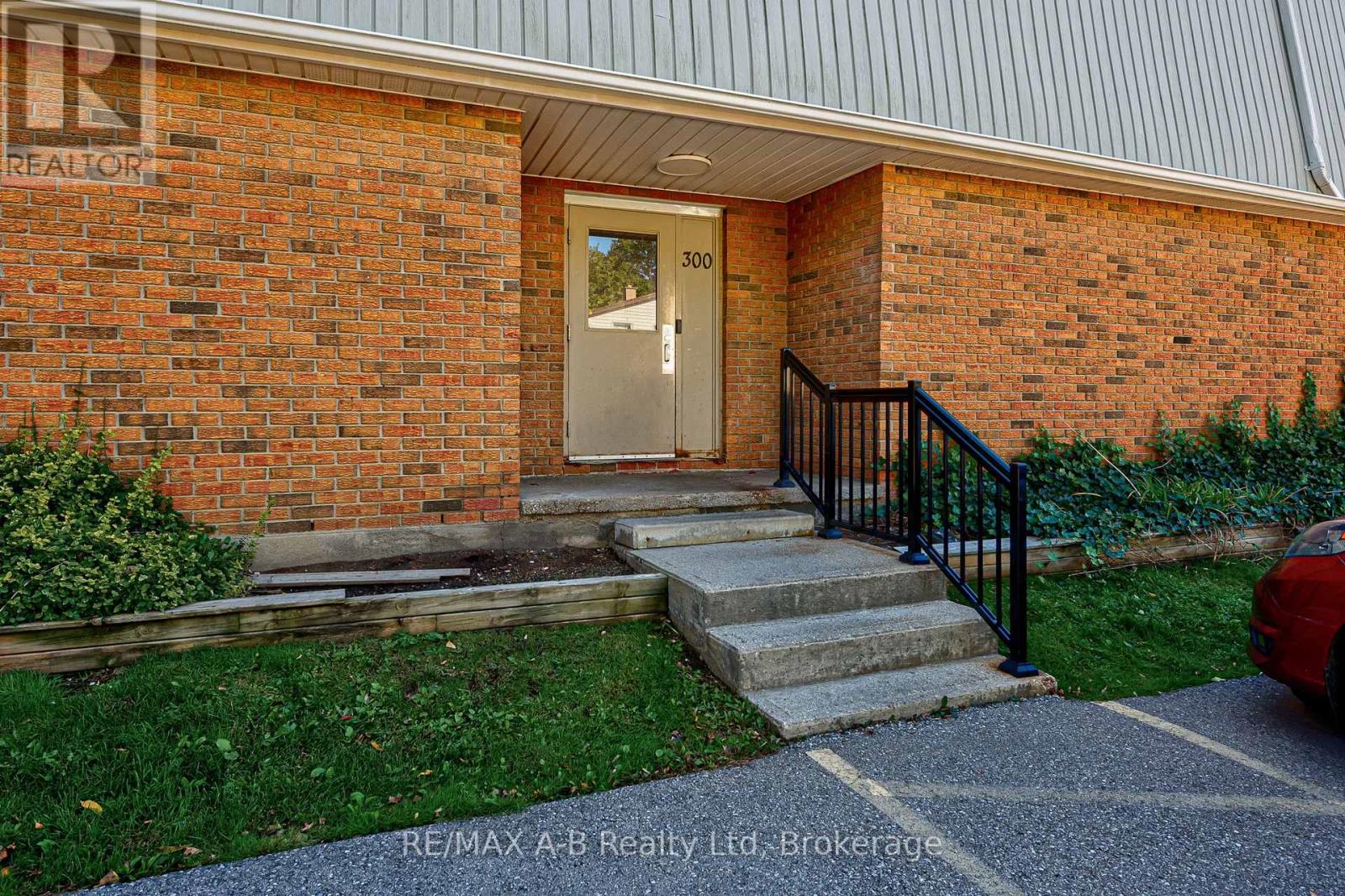 7 - 300 Traynor Avenue Property Photo 37