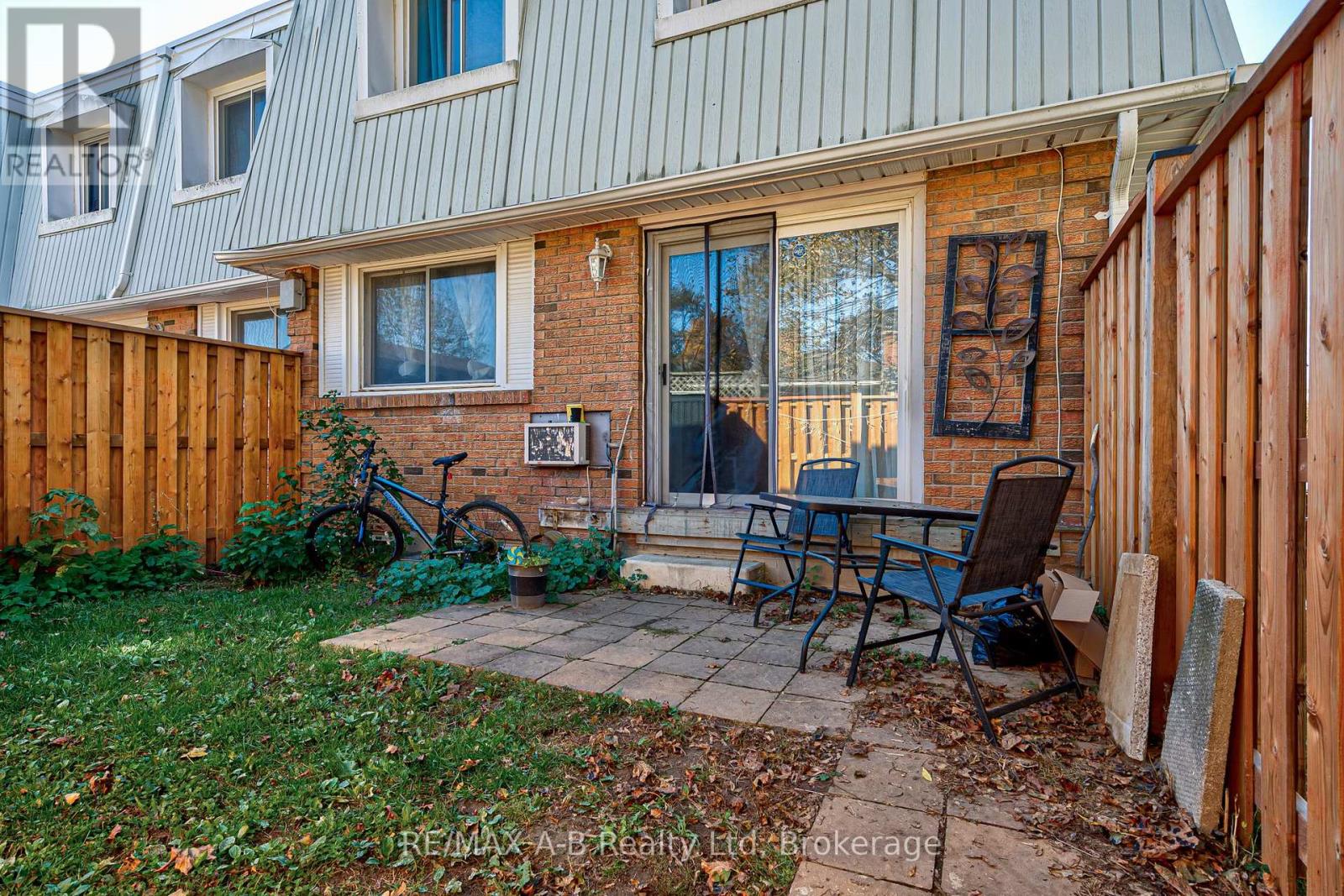 7 - 300 Traynor Avenue Property Photo 38