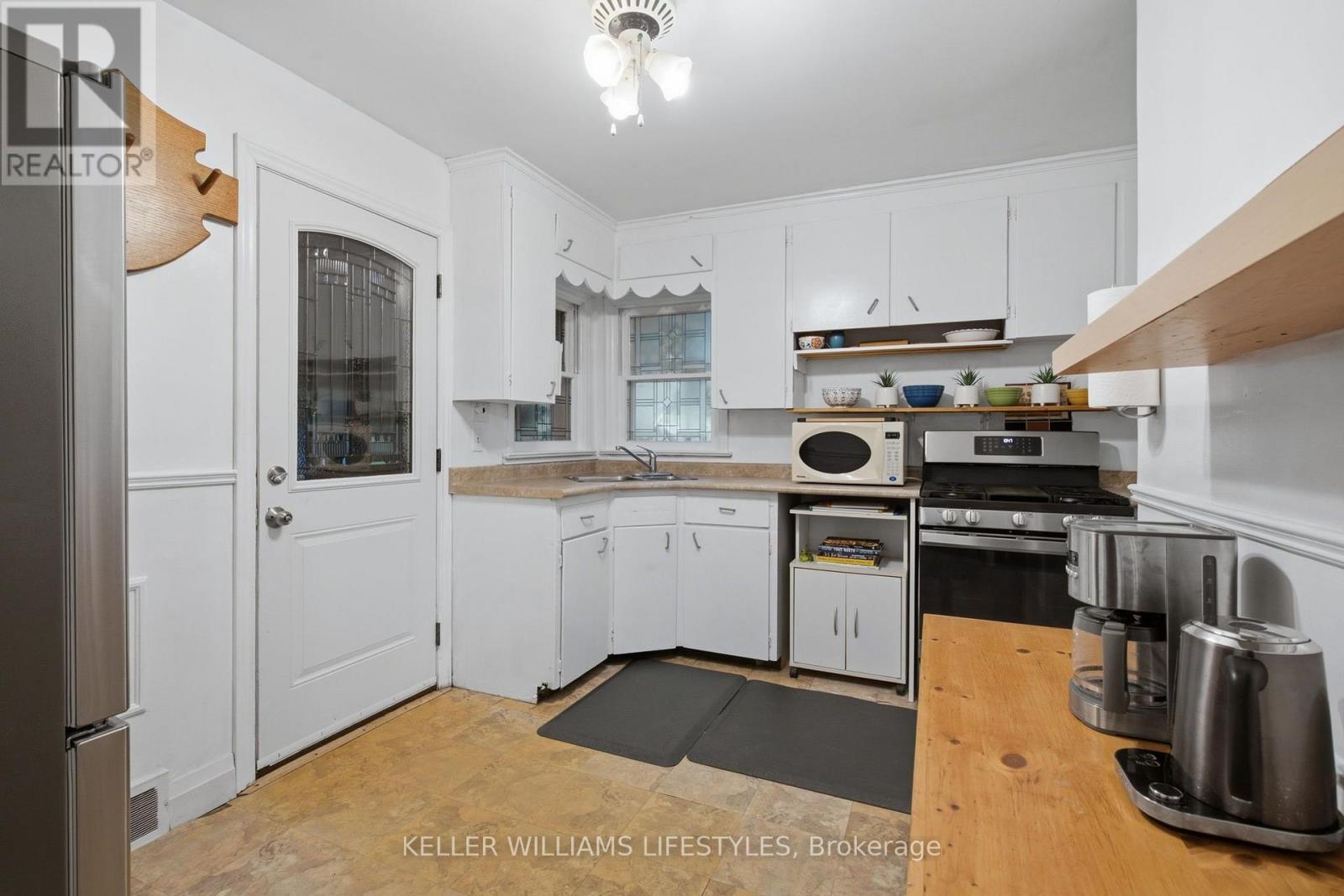 297 Stephen Street Property Photo 14