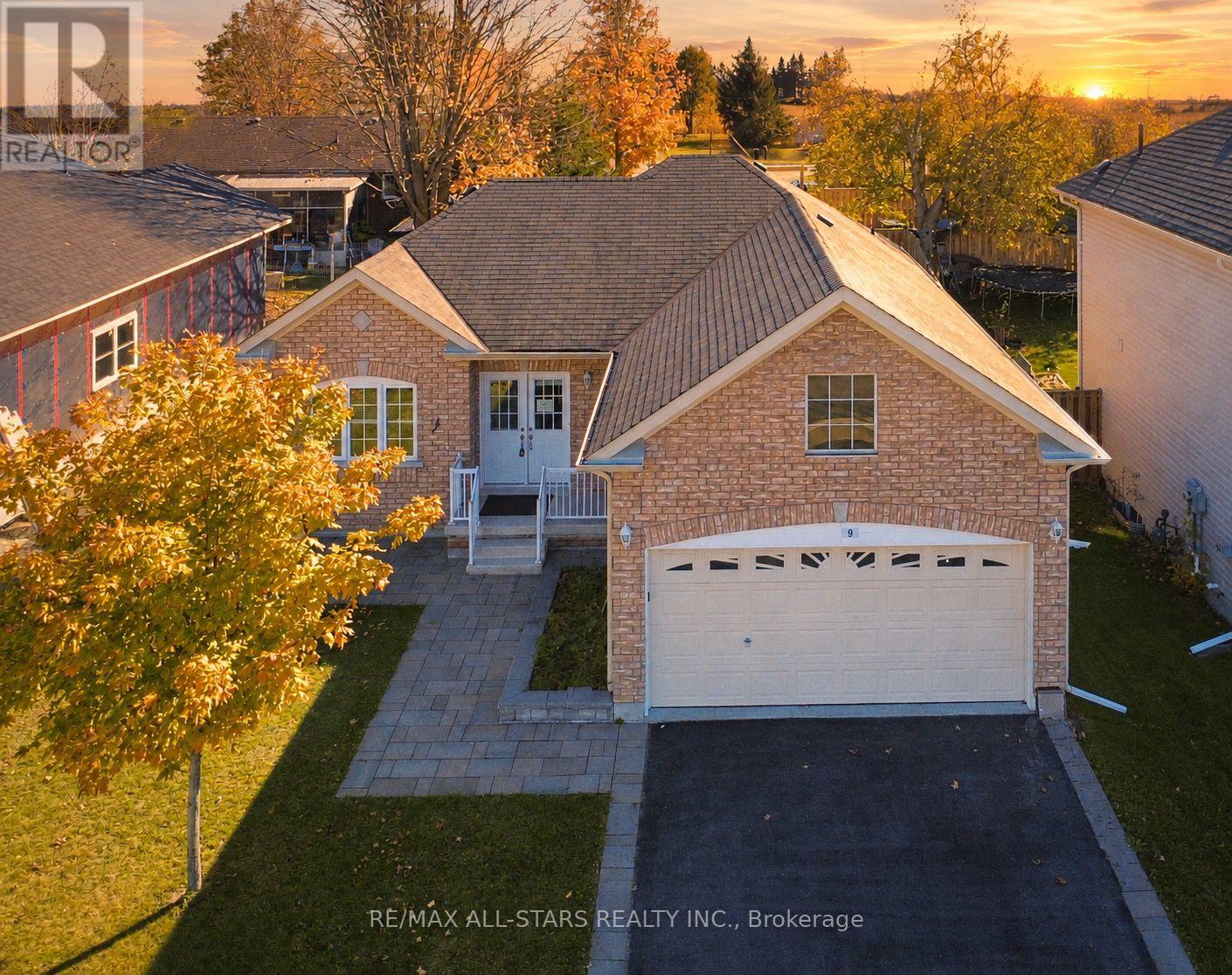 9 Maple Avenue E Property Photo 1