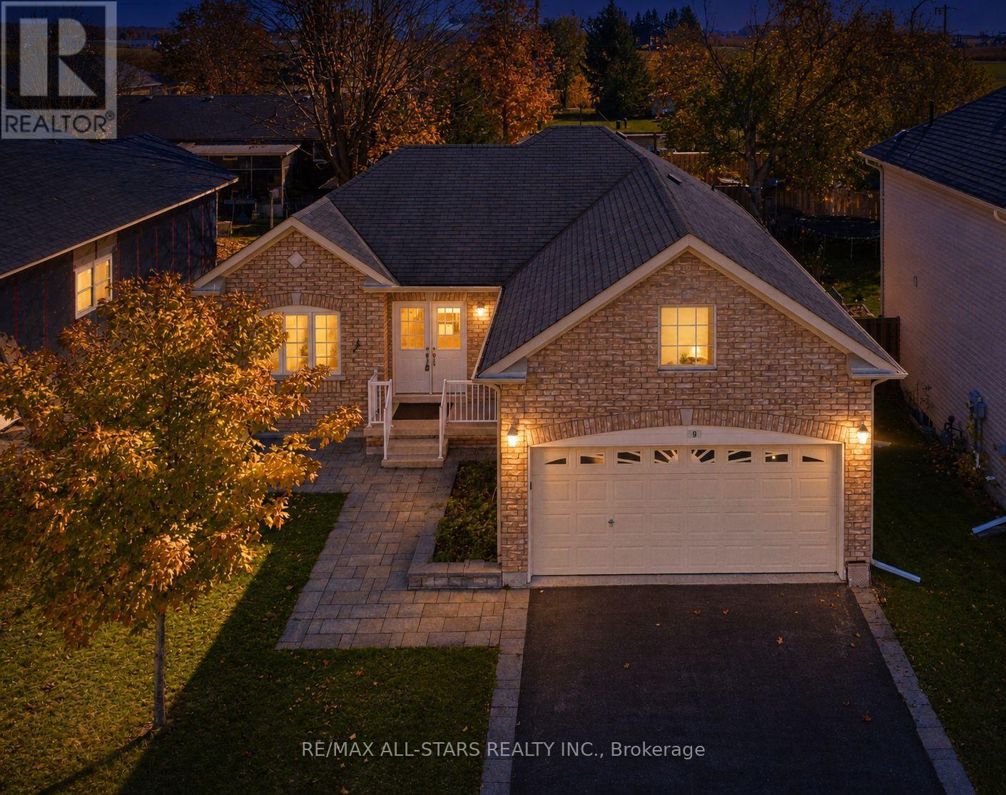 9 Maple Avenue E Property Photo 2