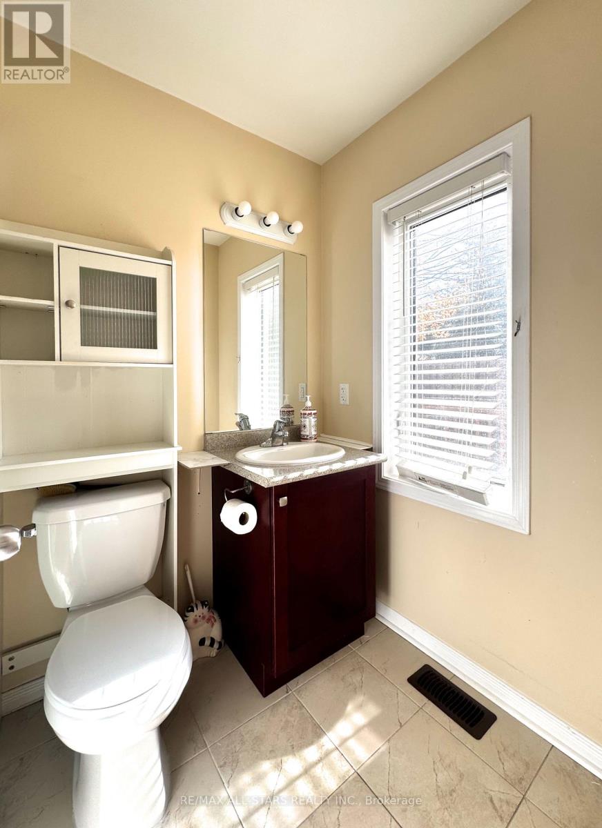 9 Maple Avenue E Property Photo 12