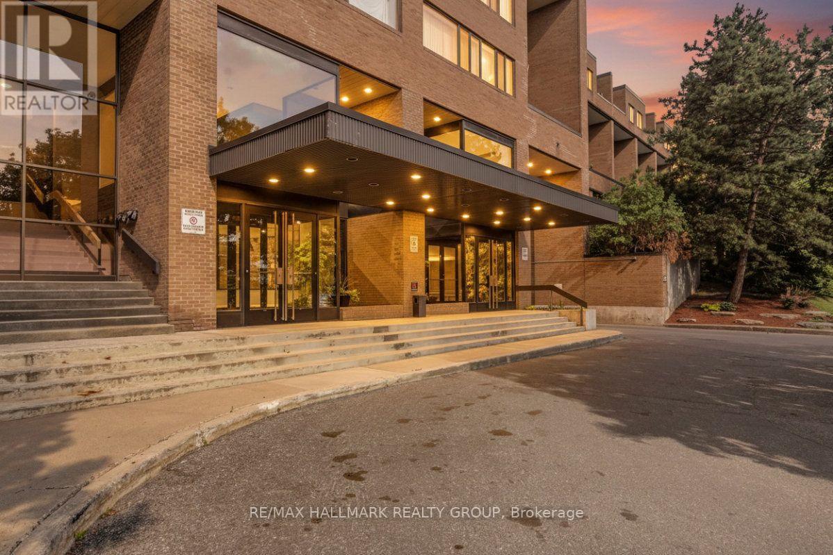 810 - 515 St Laurent Boulevard Property Photo 3