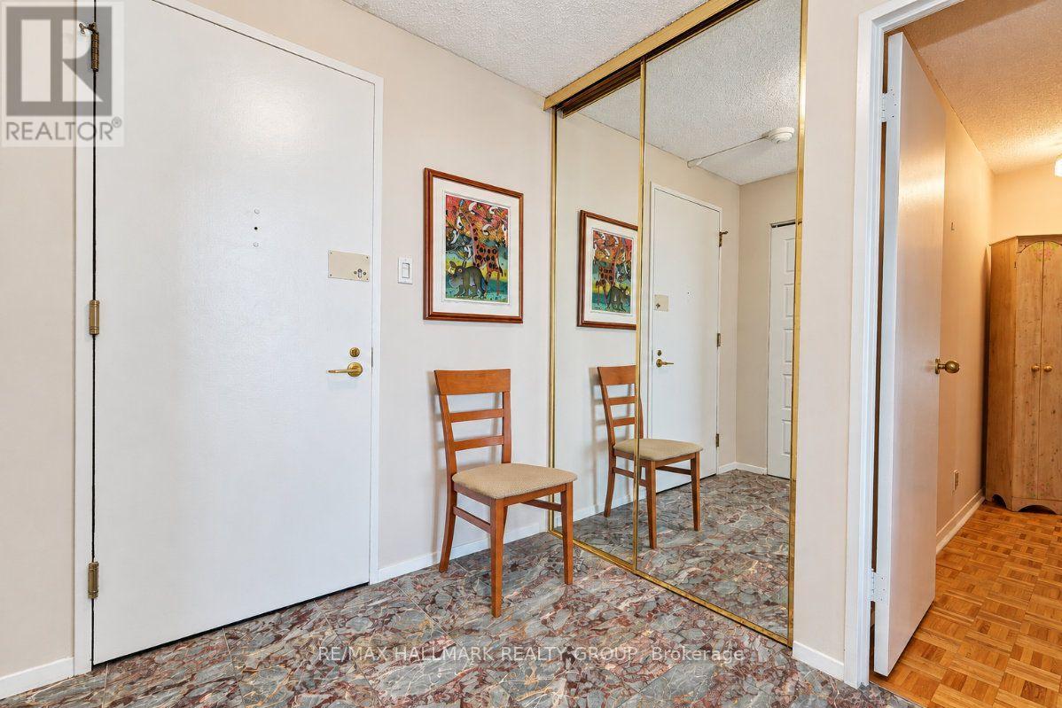 810 - 515 St Laurent Boulevard Property Photo 8