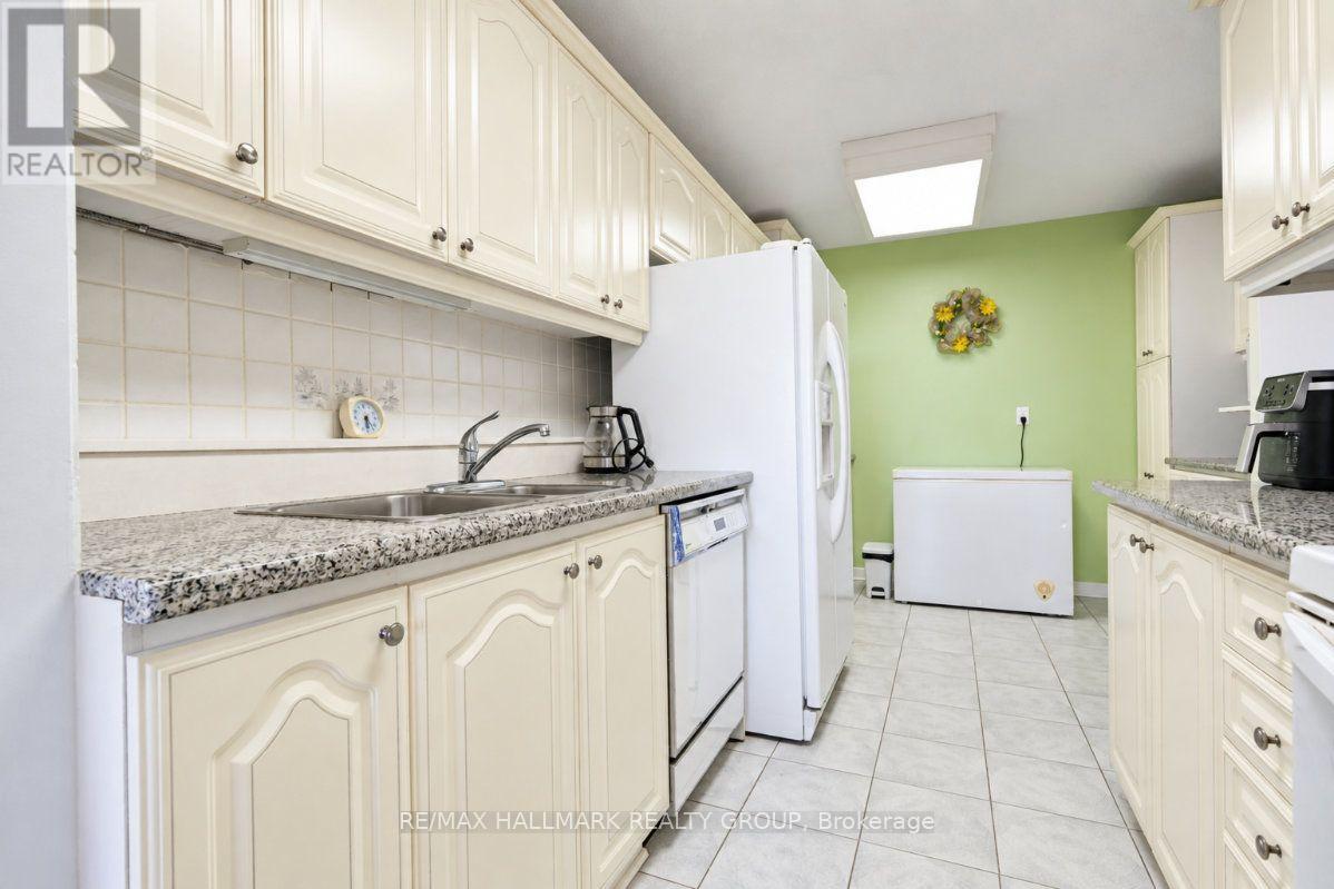 810 - 515 St Laurent Boulevard Property Photo 16