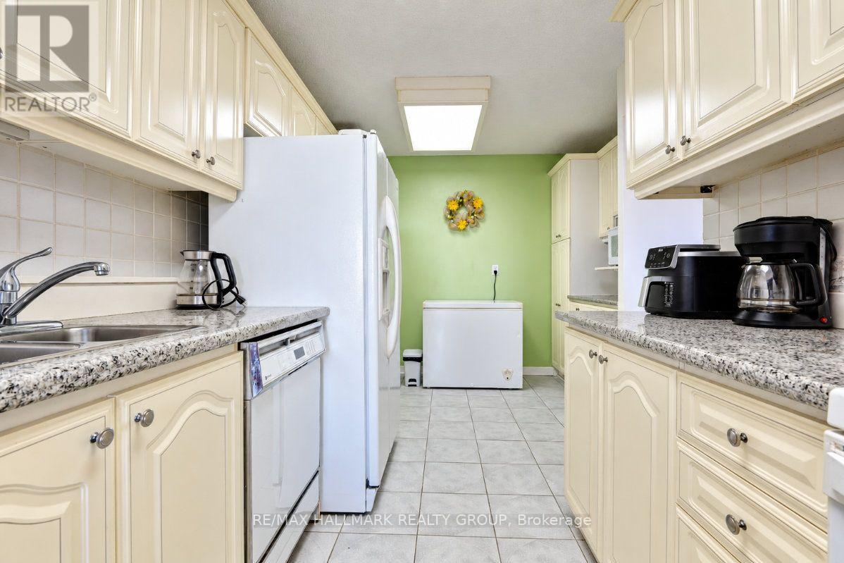 810 - 515 St Laurent Boulevard Property Photo 17