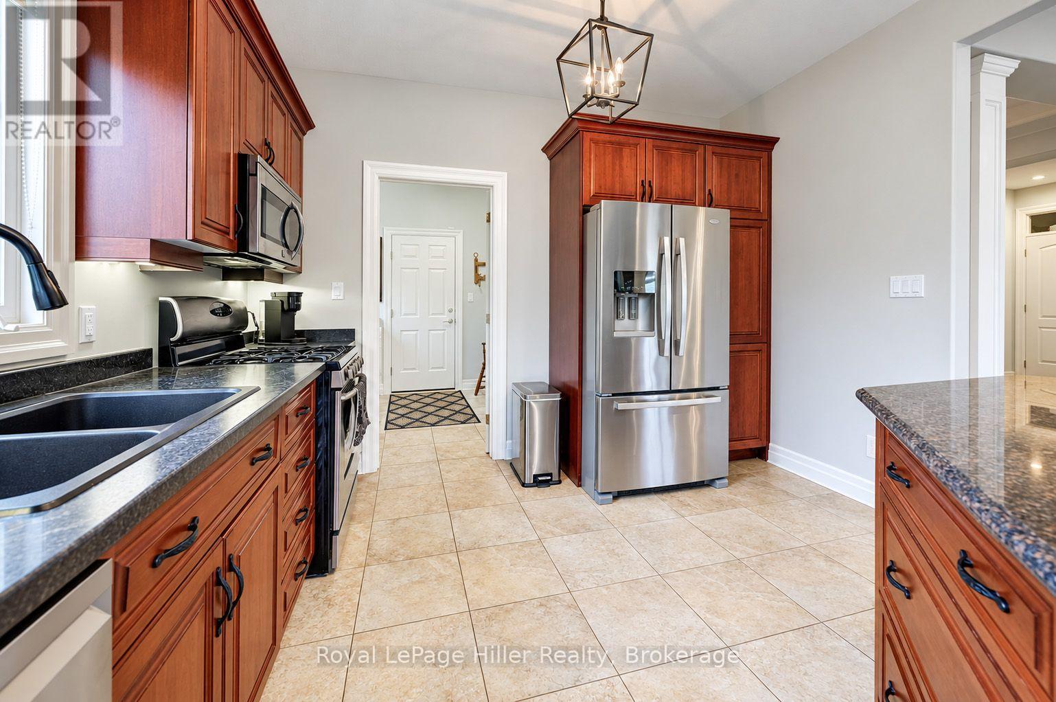 16 North Pointe Drive Property Photo 17