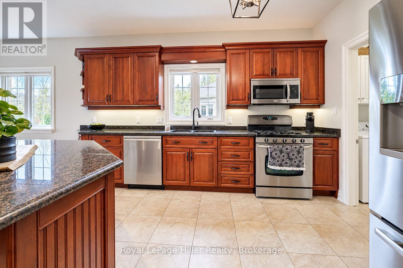 16 North Pointe Drive Property Photo 18