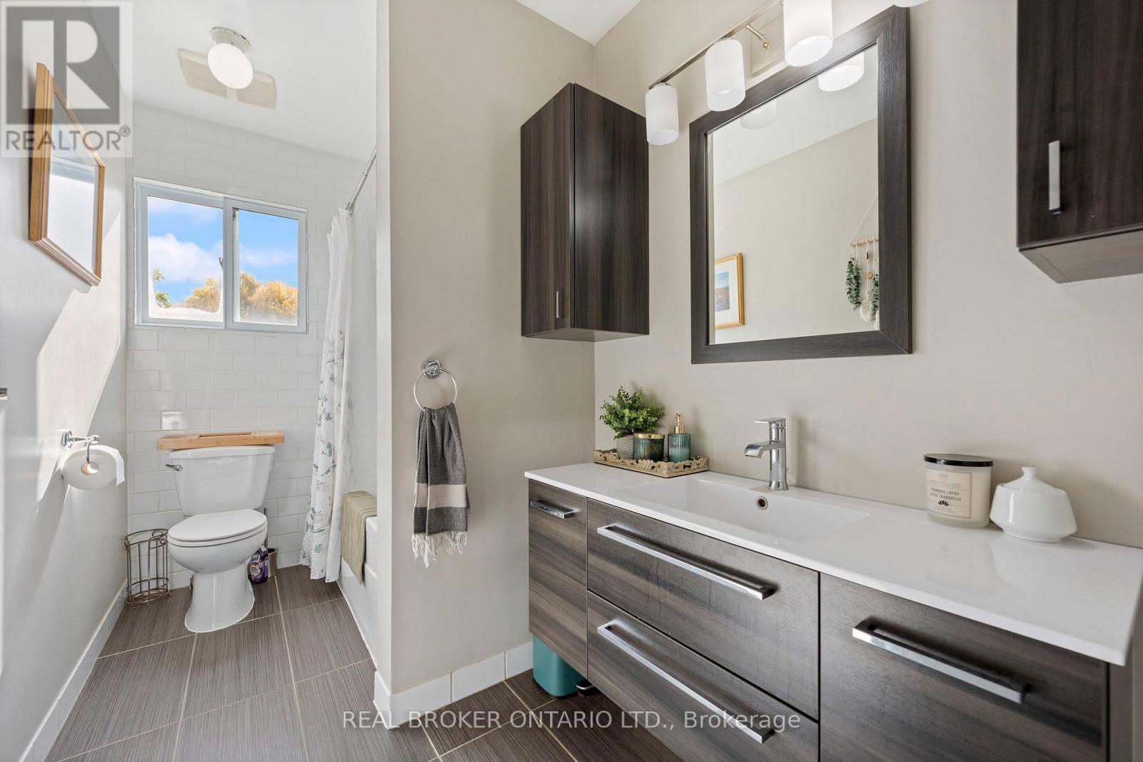 273 Colborne Street Property Photo 14