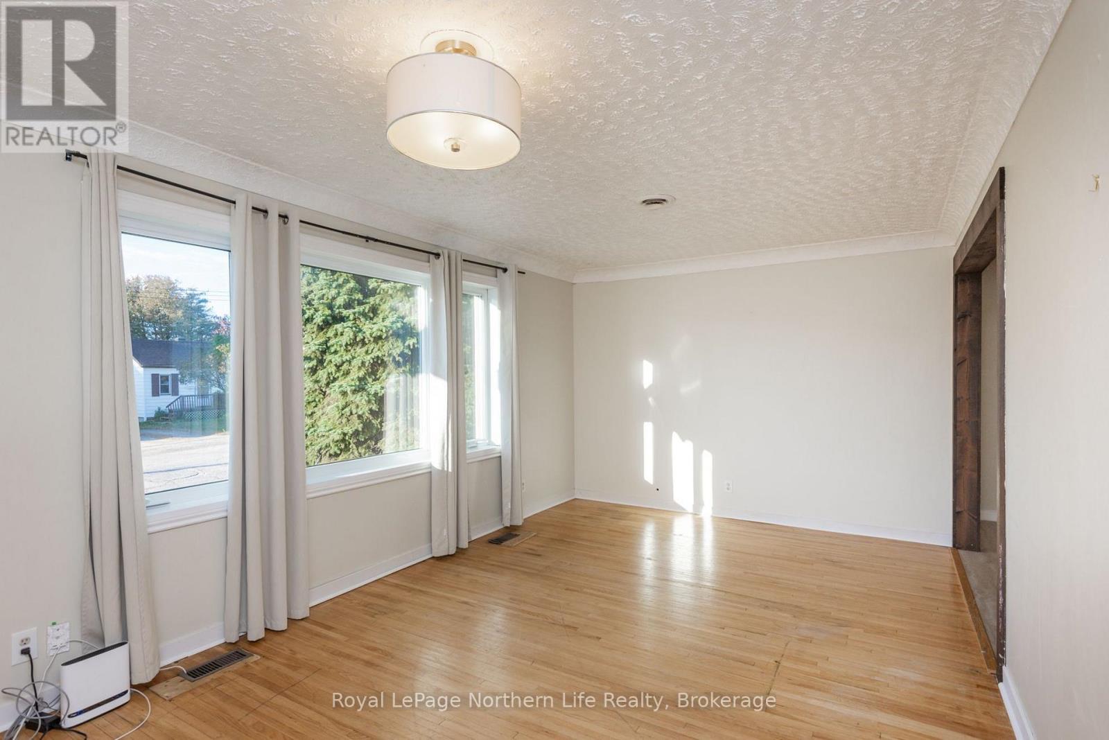 124 Vincent Avenue Property Photo 8