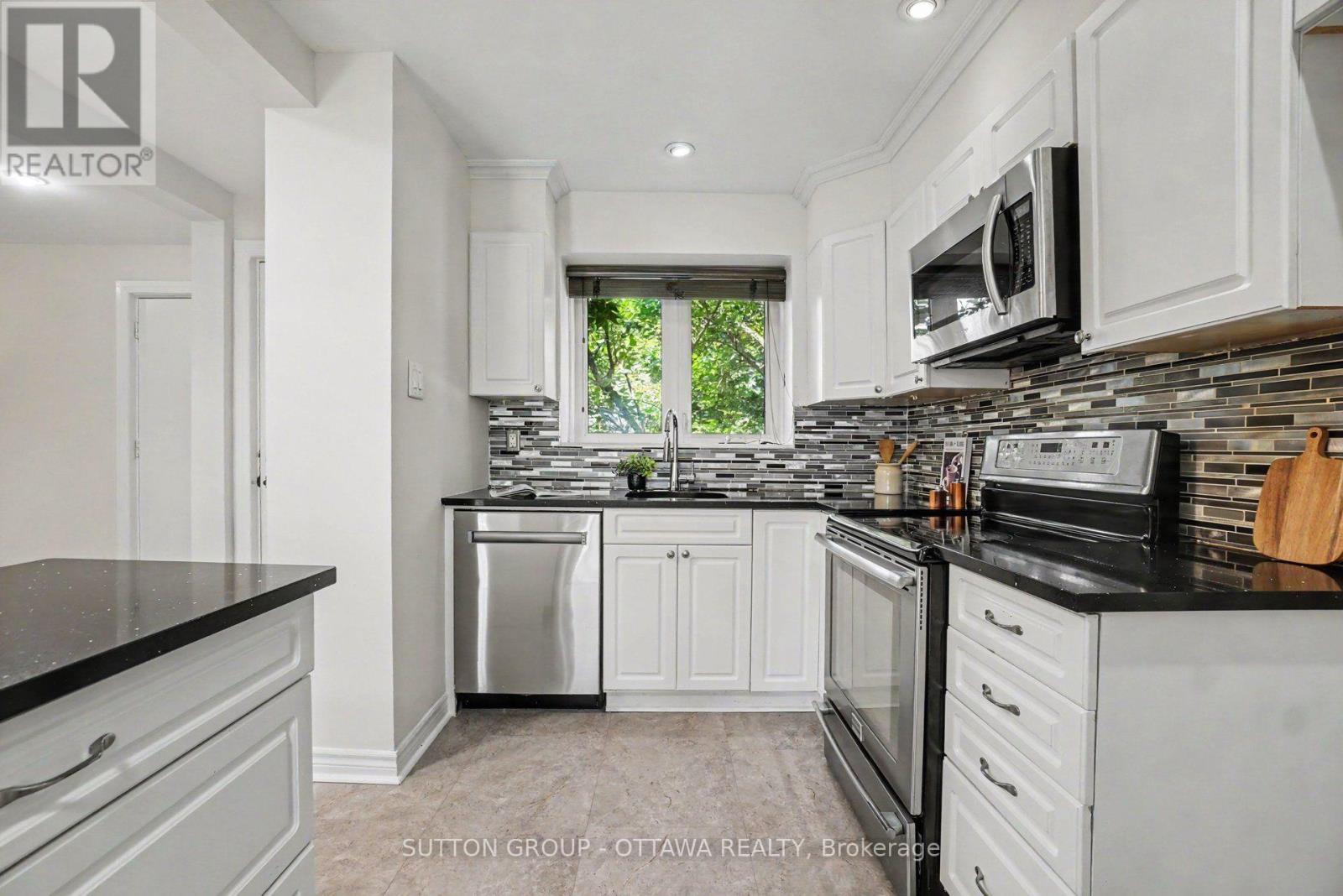 1833 Brousseau Crescent Property Photo 9