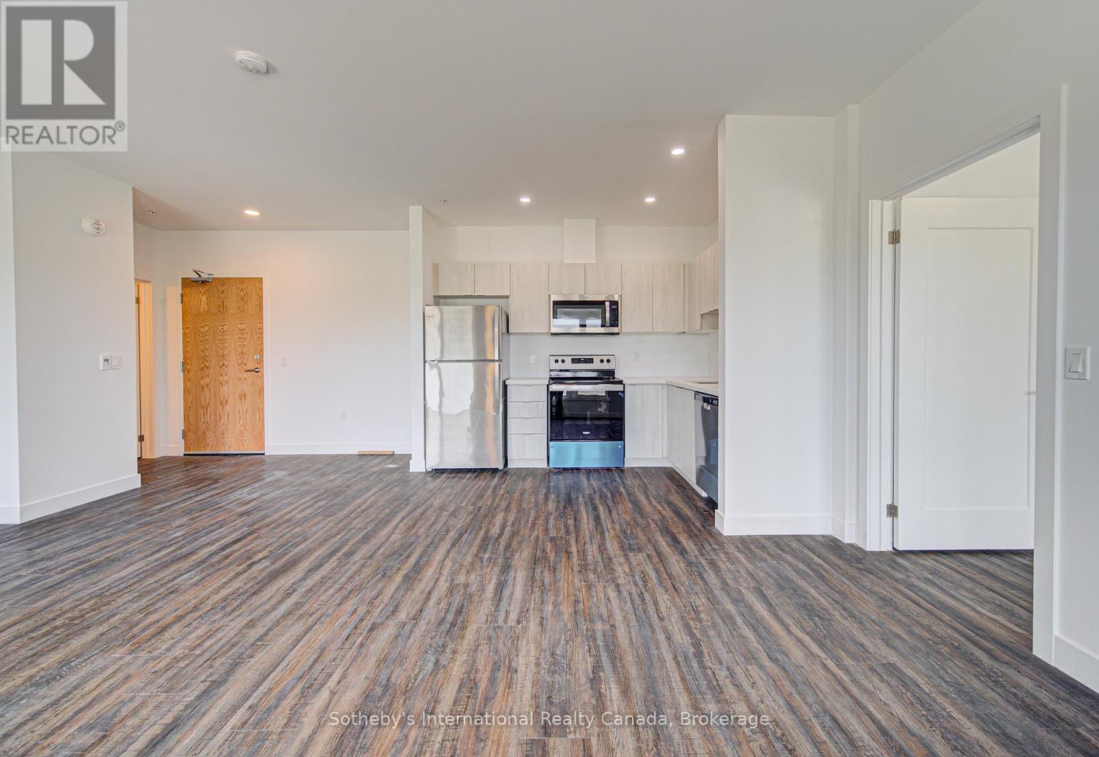 402 - 408 Dundas Street S Property Photo 8