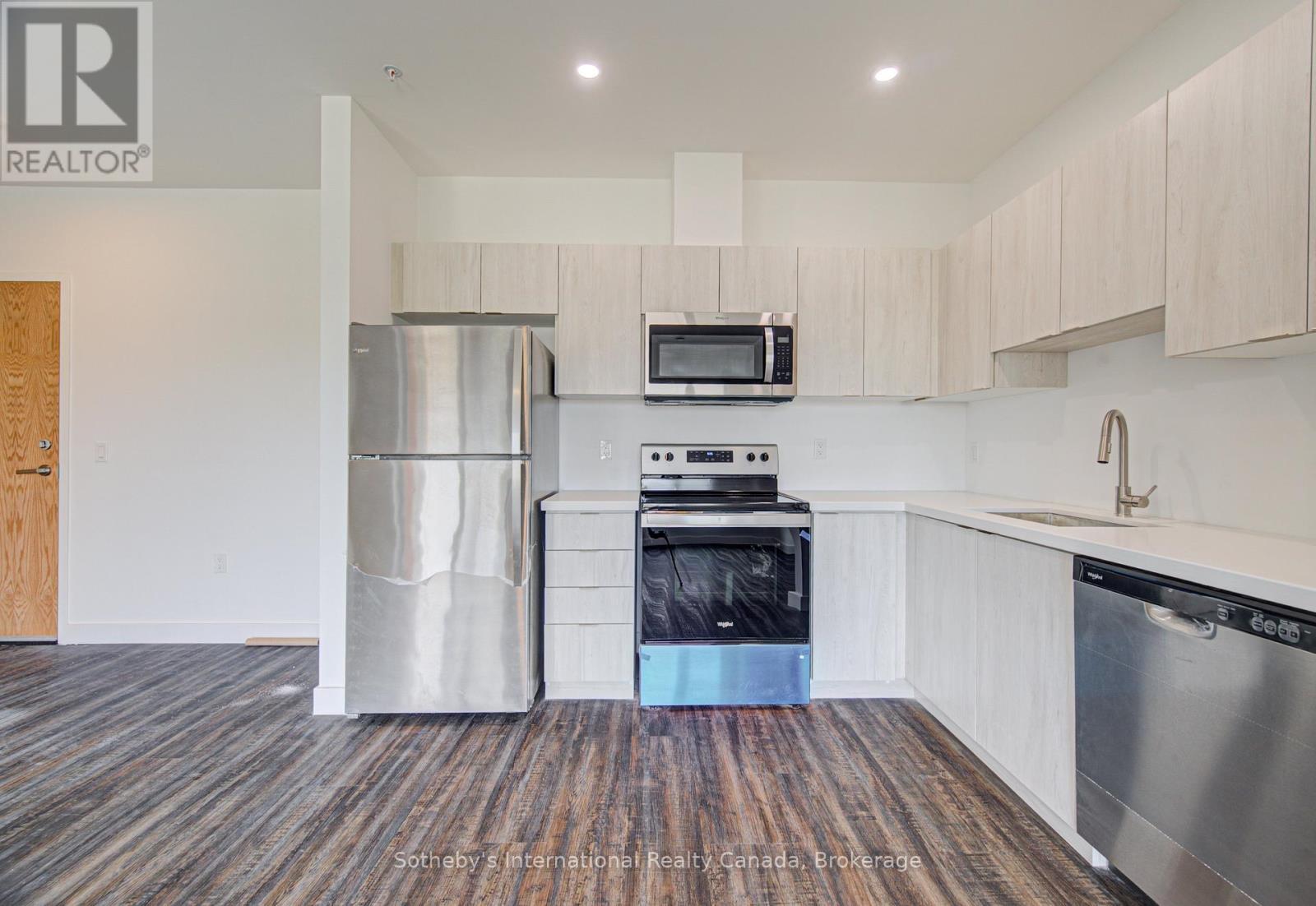 402 - 408 Dundas Street S Property Photo 10