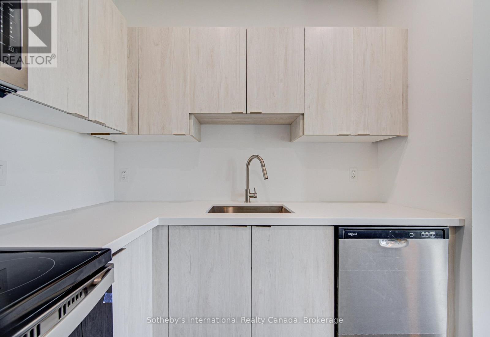 402 - 408 Dundas Street S Property Photo 13