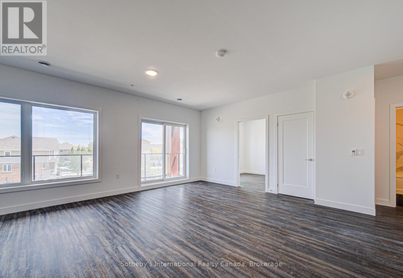 402 - 408 Dundas Street S Property Photo 14