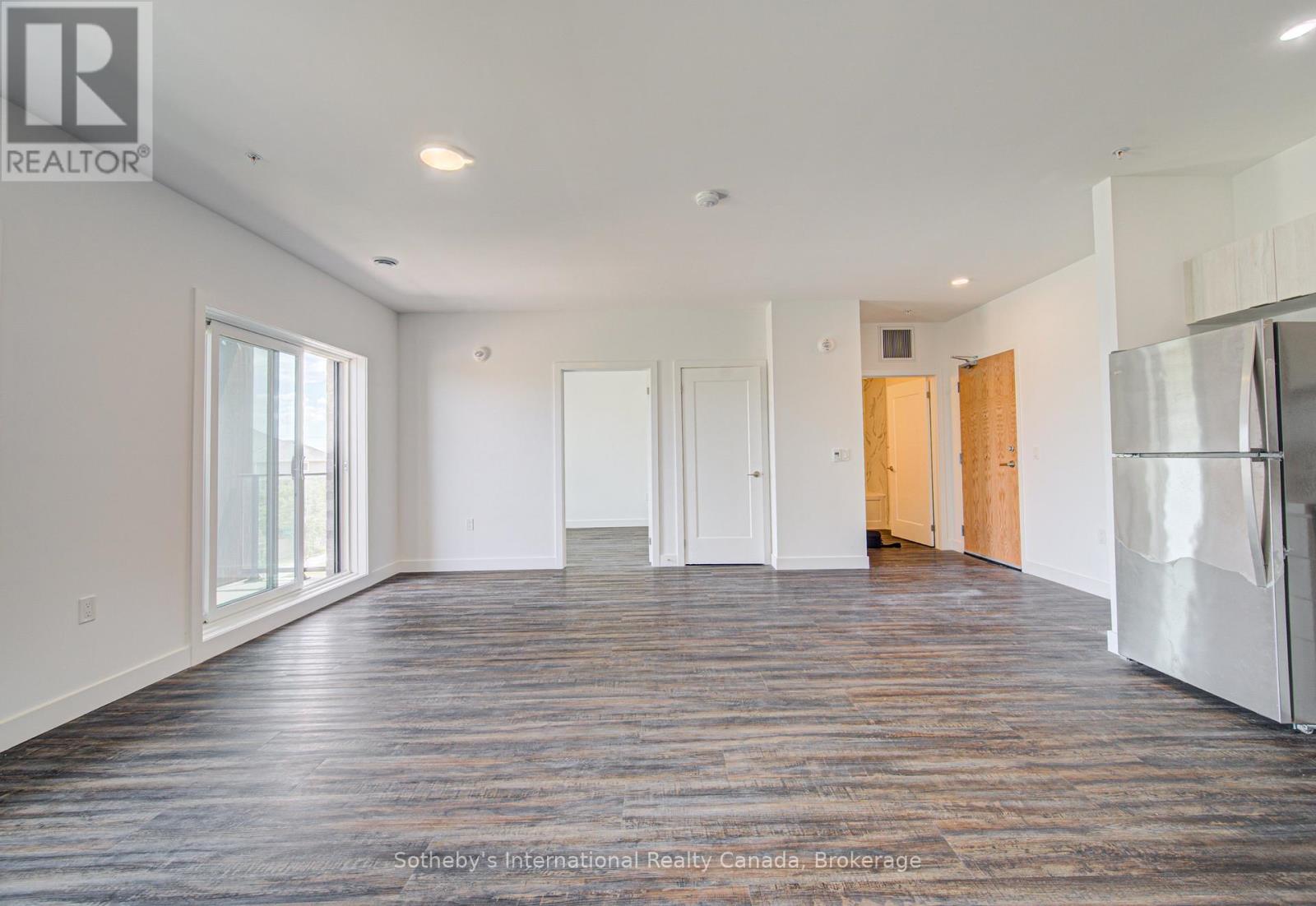 402 - 408 Dundas Street S Property Photo 23