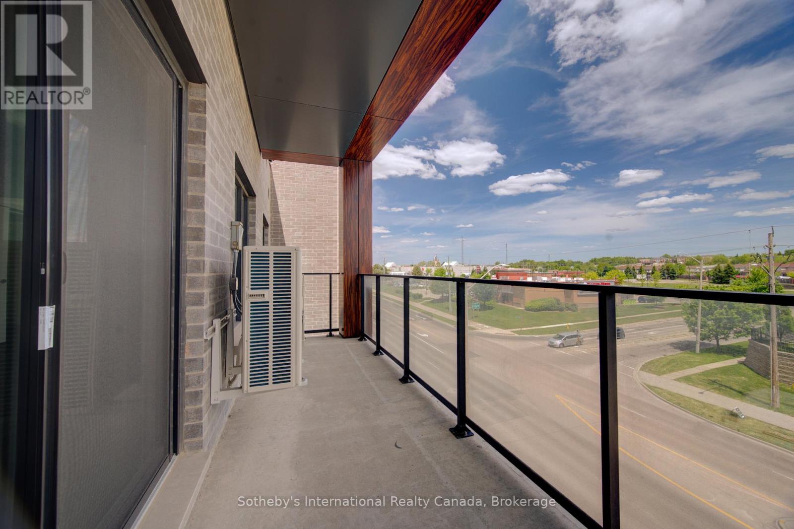 402 - 408 Dundas Street S Property Photo 24