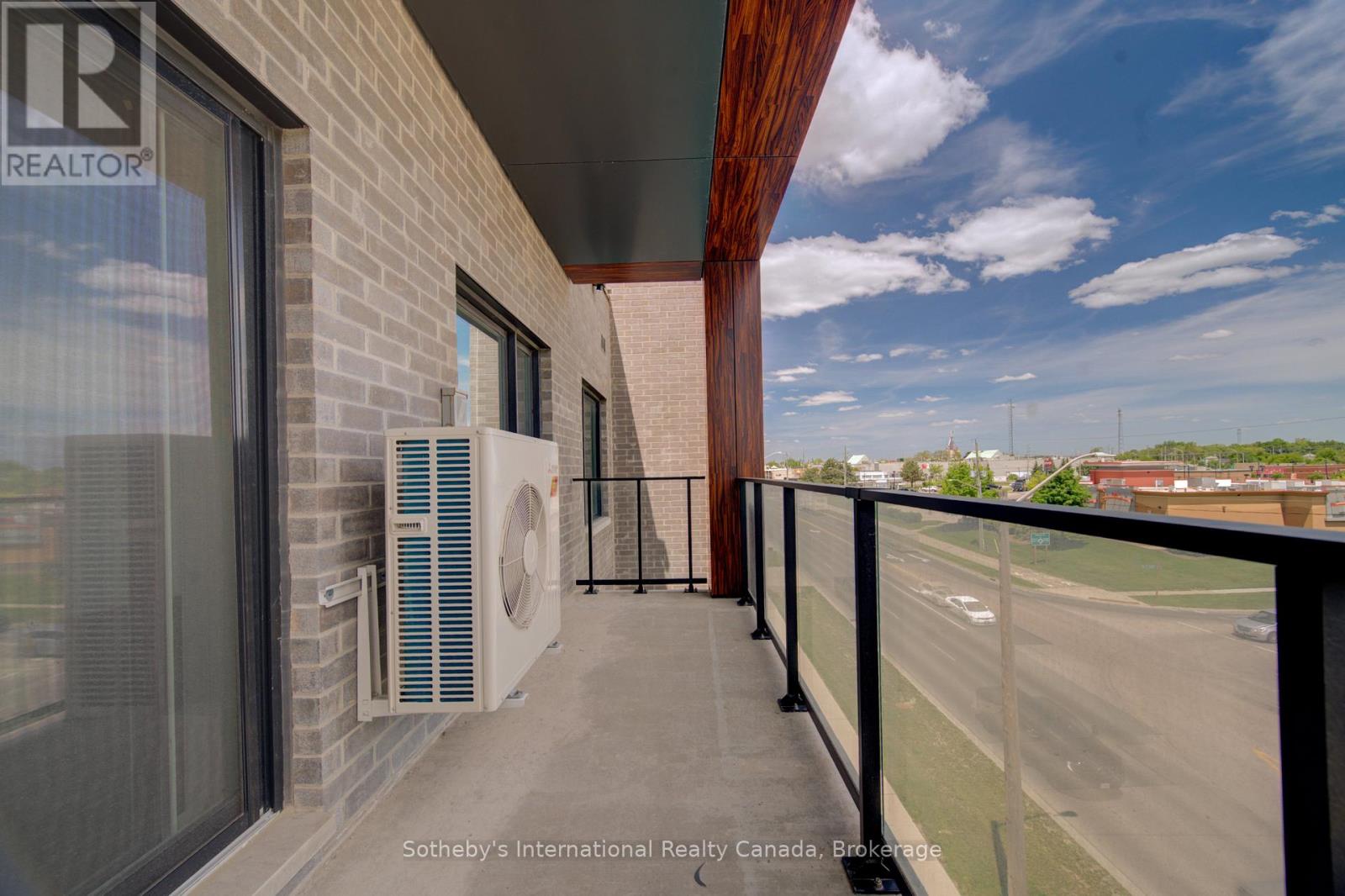 402 - 408 Dundas Street S Property Photo 25