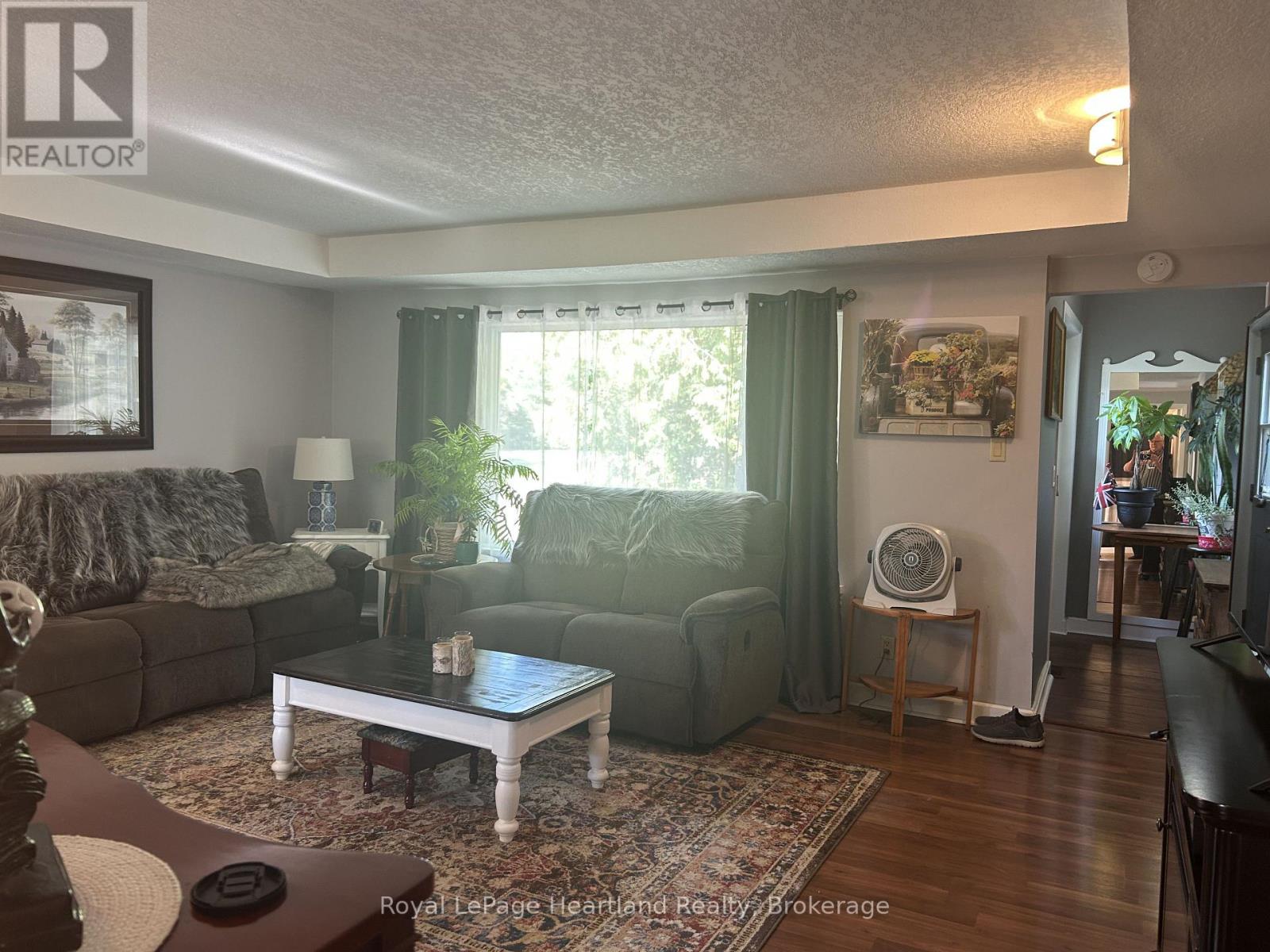 90 Mary Street Property Photo 3