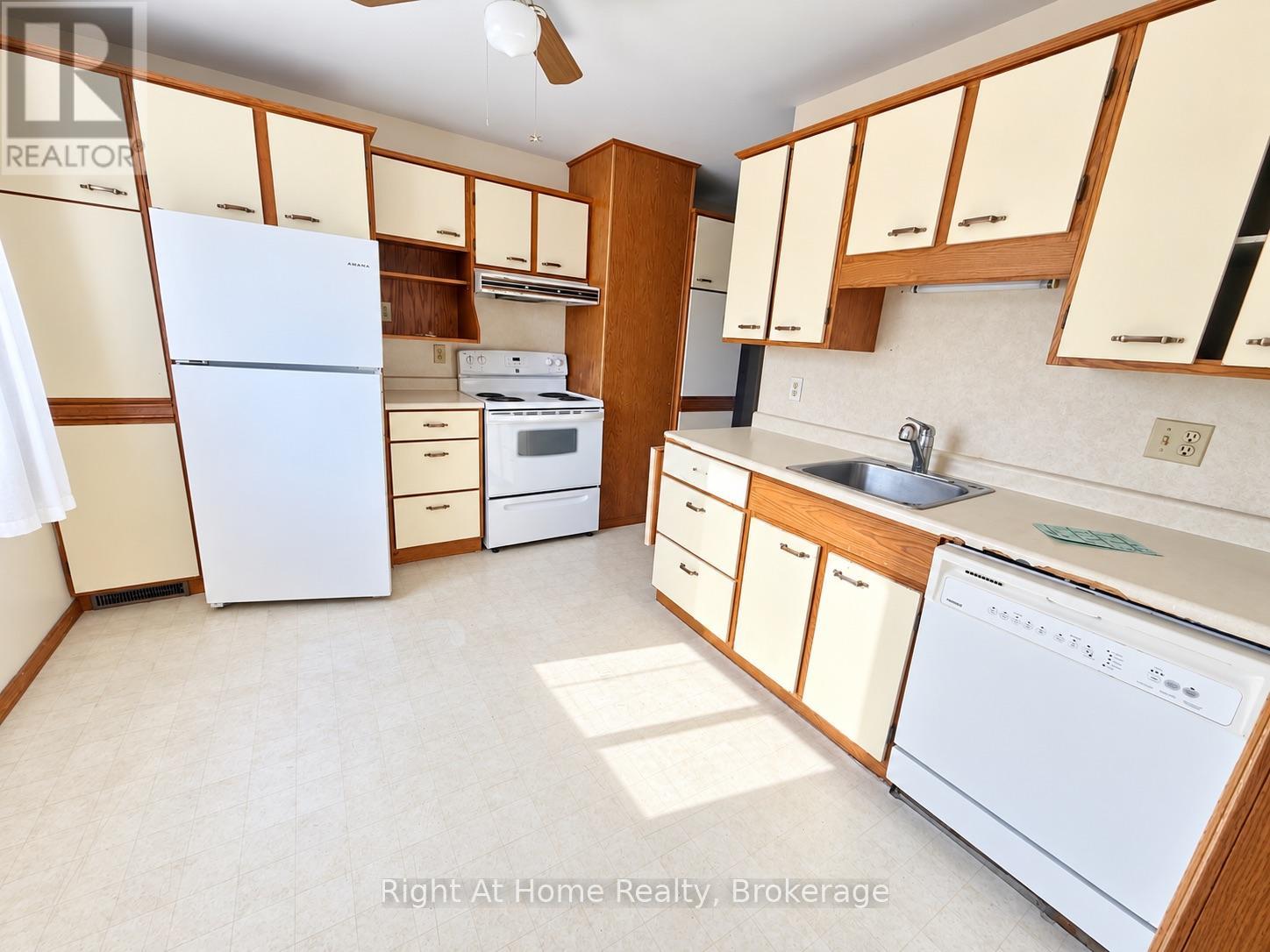 145 Kenogami Avenue S Property Photo 3