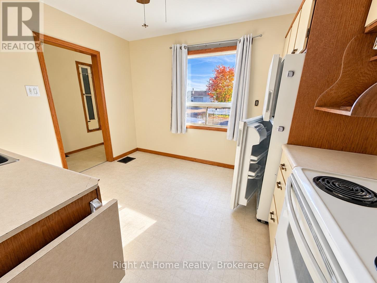 145 Kenogami Avenue S Property Photo 4